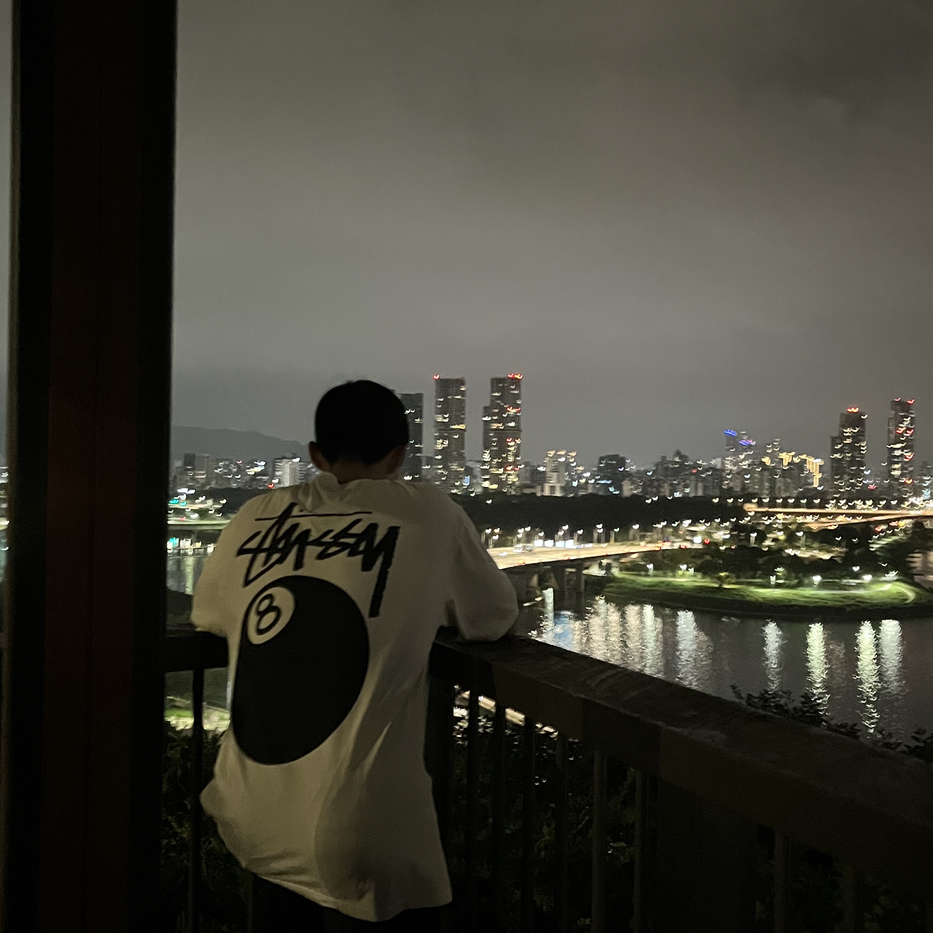 Stussy 8 Ball Pigment Dyed T-Shirt Natural 착용 스타일