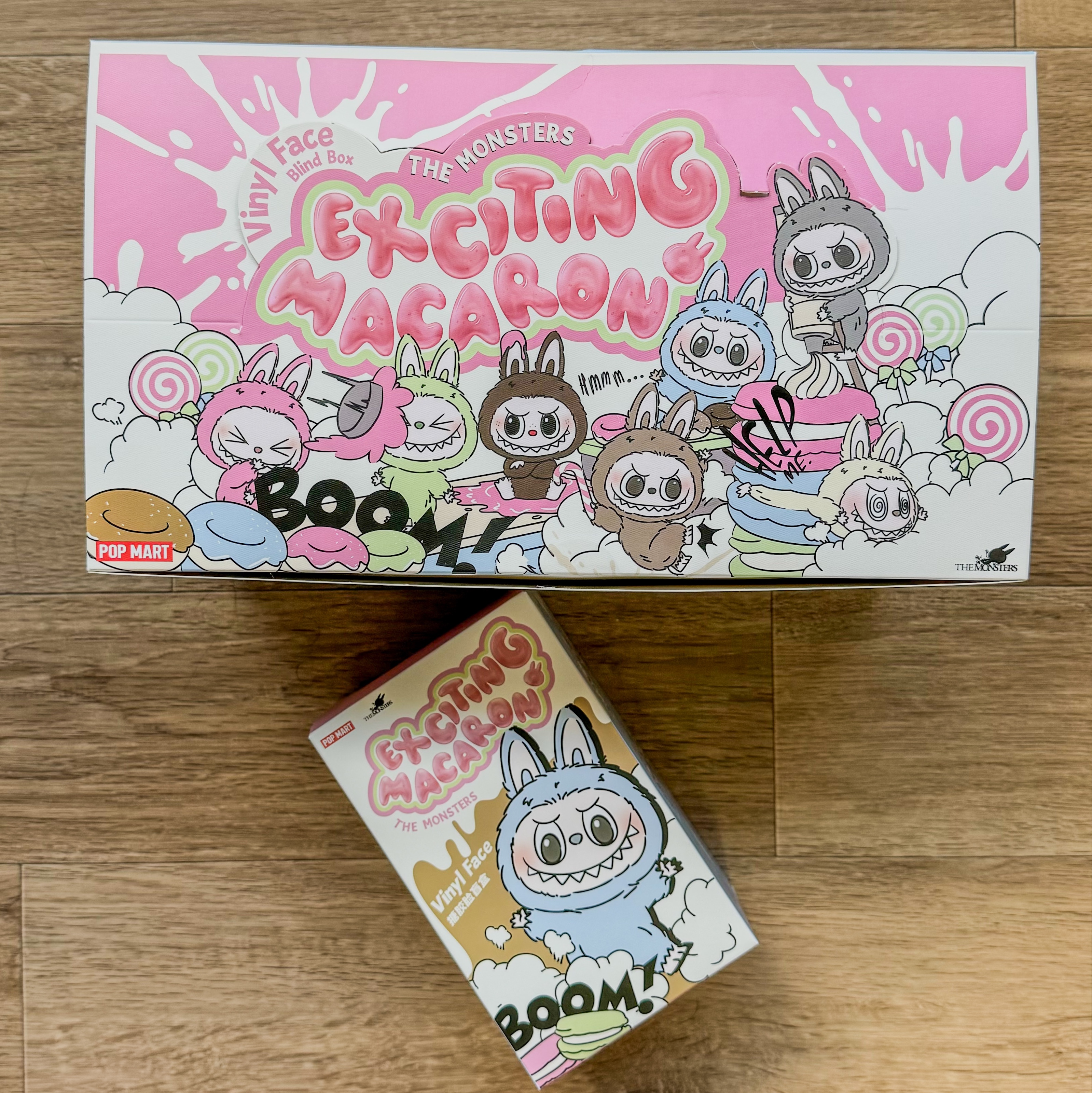 Pop Mart The Monsters Labubu Tasty Macarons Series Sealed Case (6 Blind Boxes) 착용 스타일
