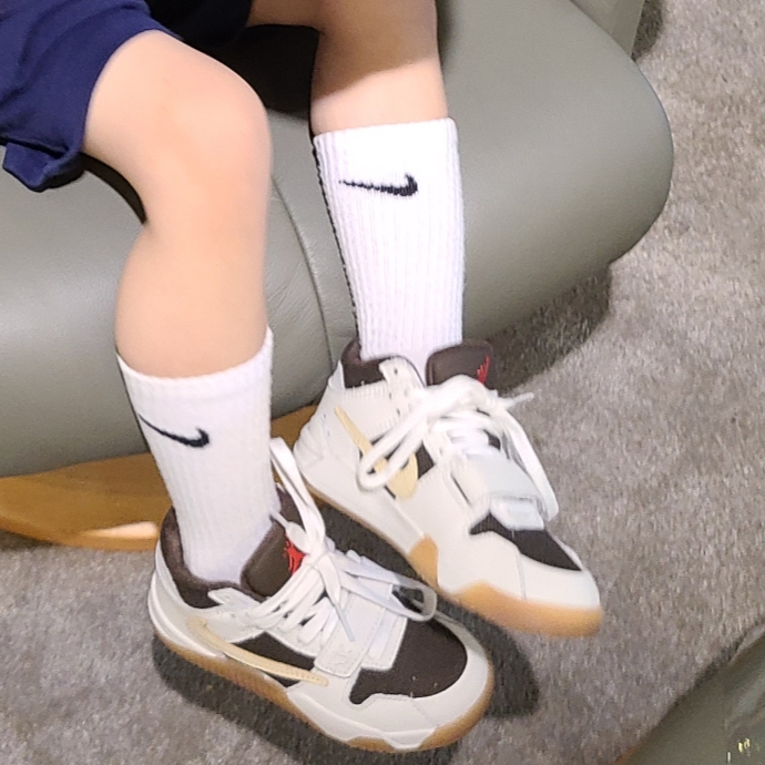 (PS) Jordan x Travis Scott Jumpman Jack TR Sail and Dark Mocha 착용 스타일 - 4