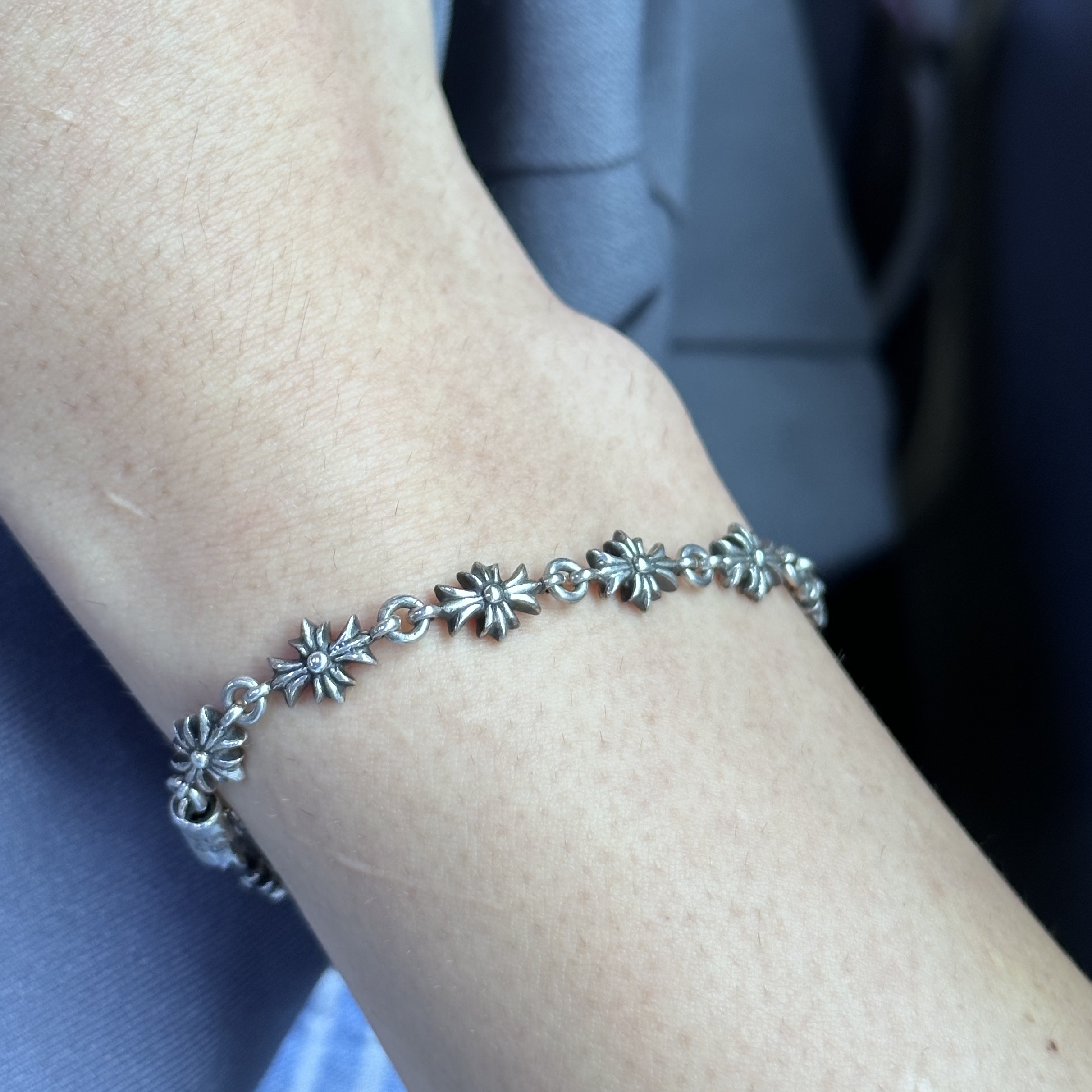 Hansroom Chrome Hearts Tiny  E-CH Plus Bracelet 착용 스타일