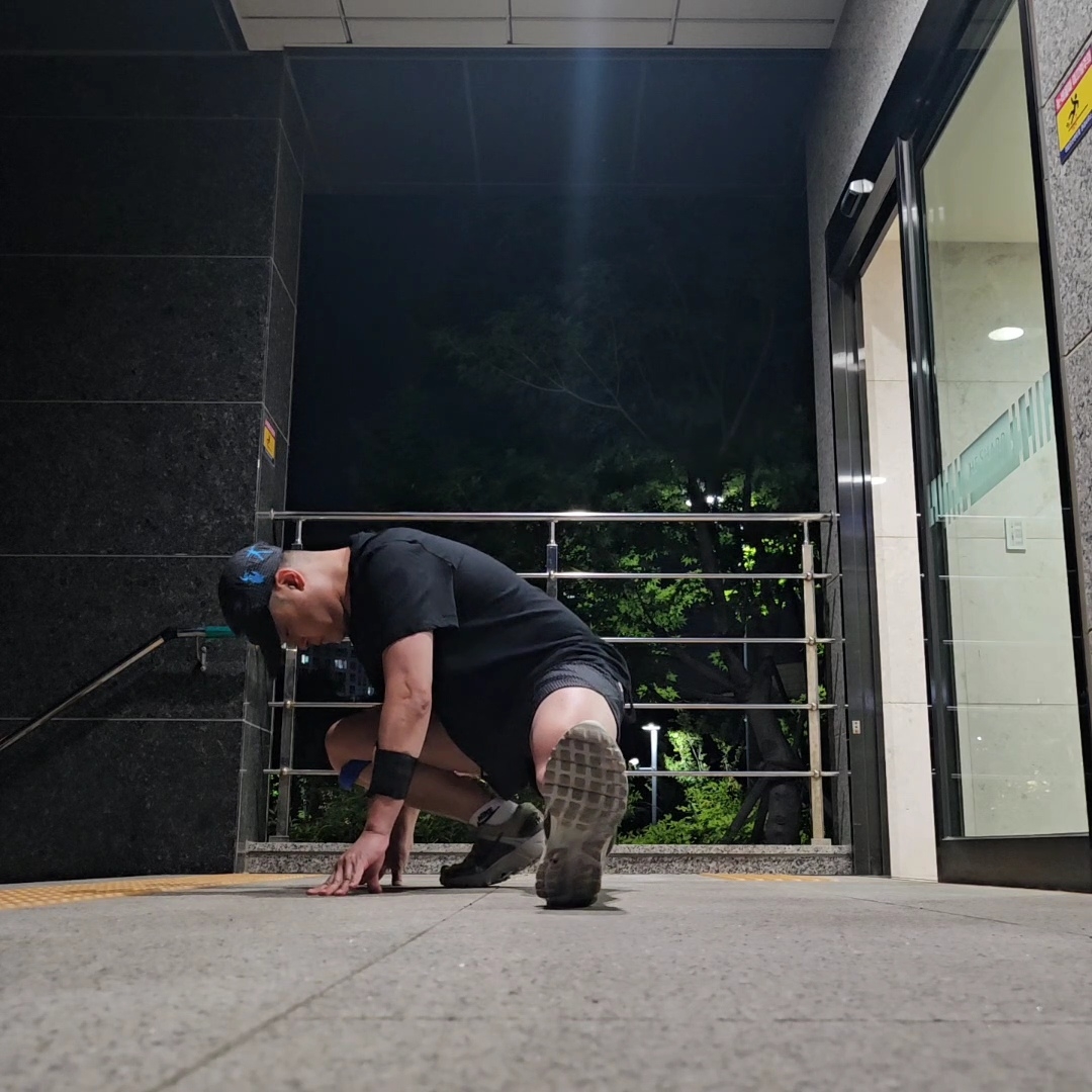 Nike x Off-White NRG Hat Black, Nike x Off-White NRG Woven Shorts Black - Asia 착용 스타일 - 3