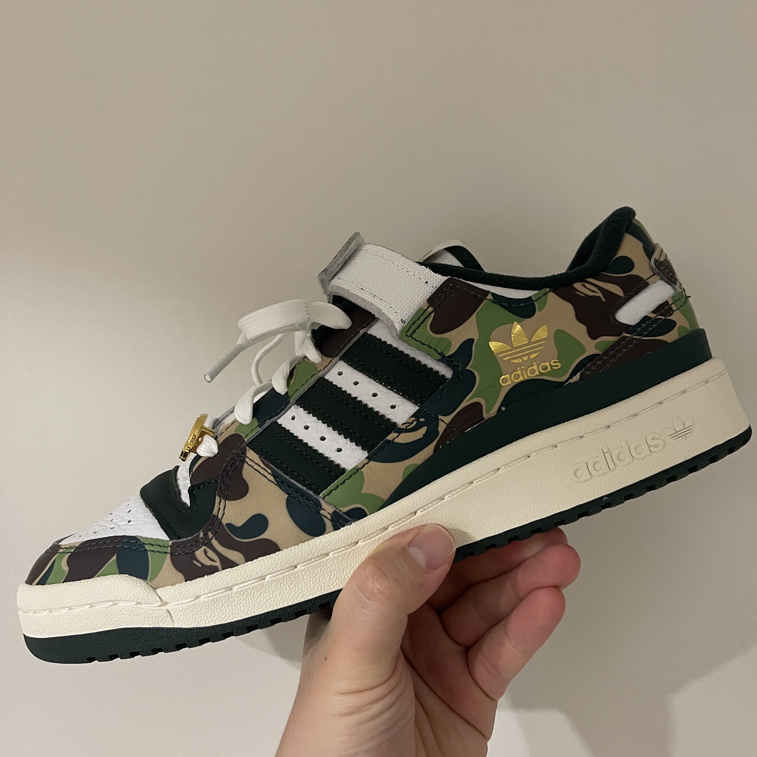 Adidas x BAPE Forum 84 Low Green Camo 착용 스타일 - 1