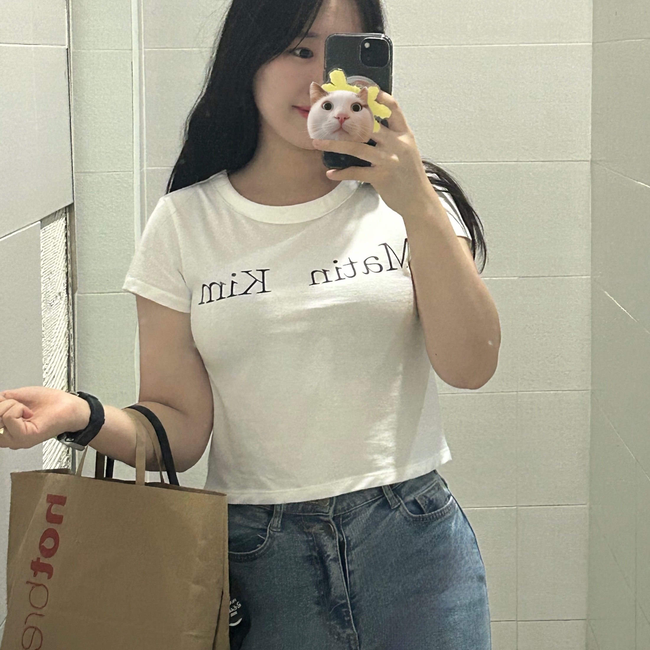 (W) Matin Kim Logo Crop Top White 착용 스타일