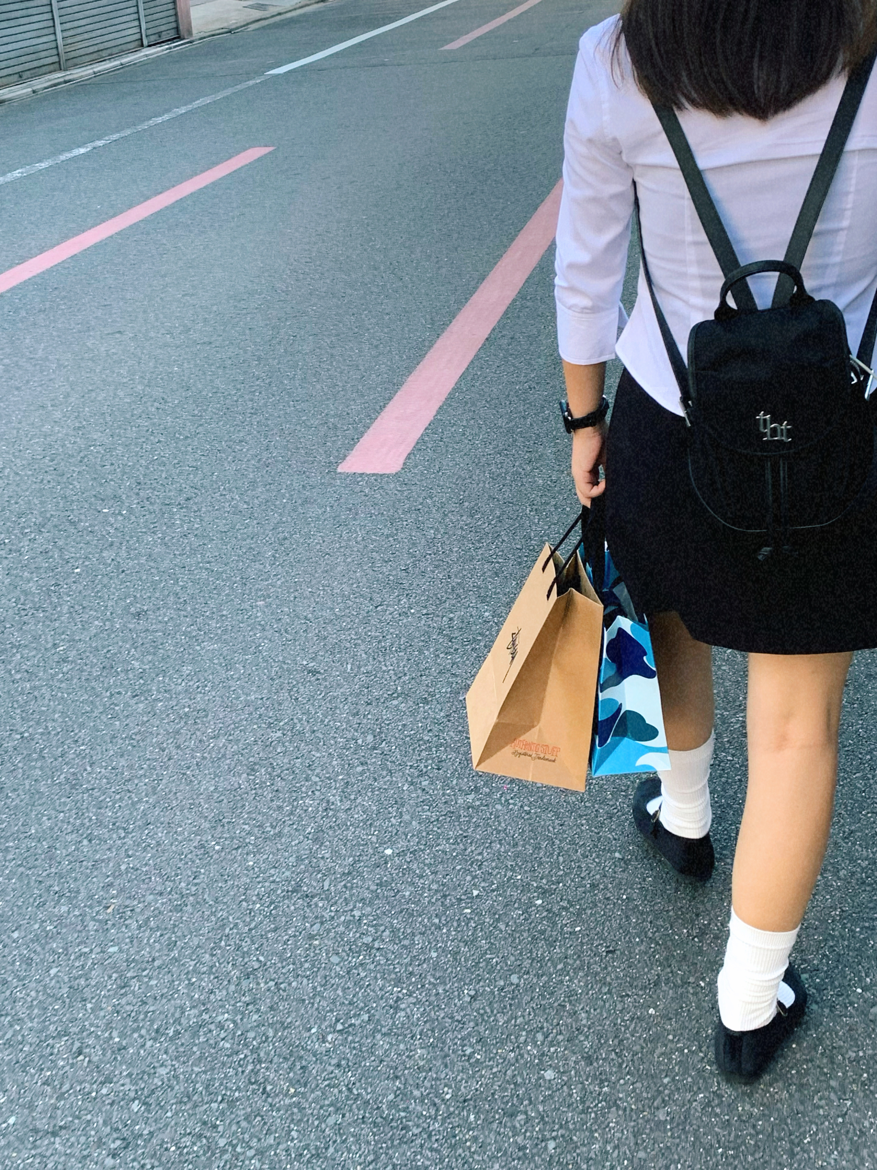 Threetimes Acorn Backpack Black 착용 스타일 - 1