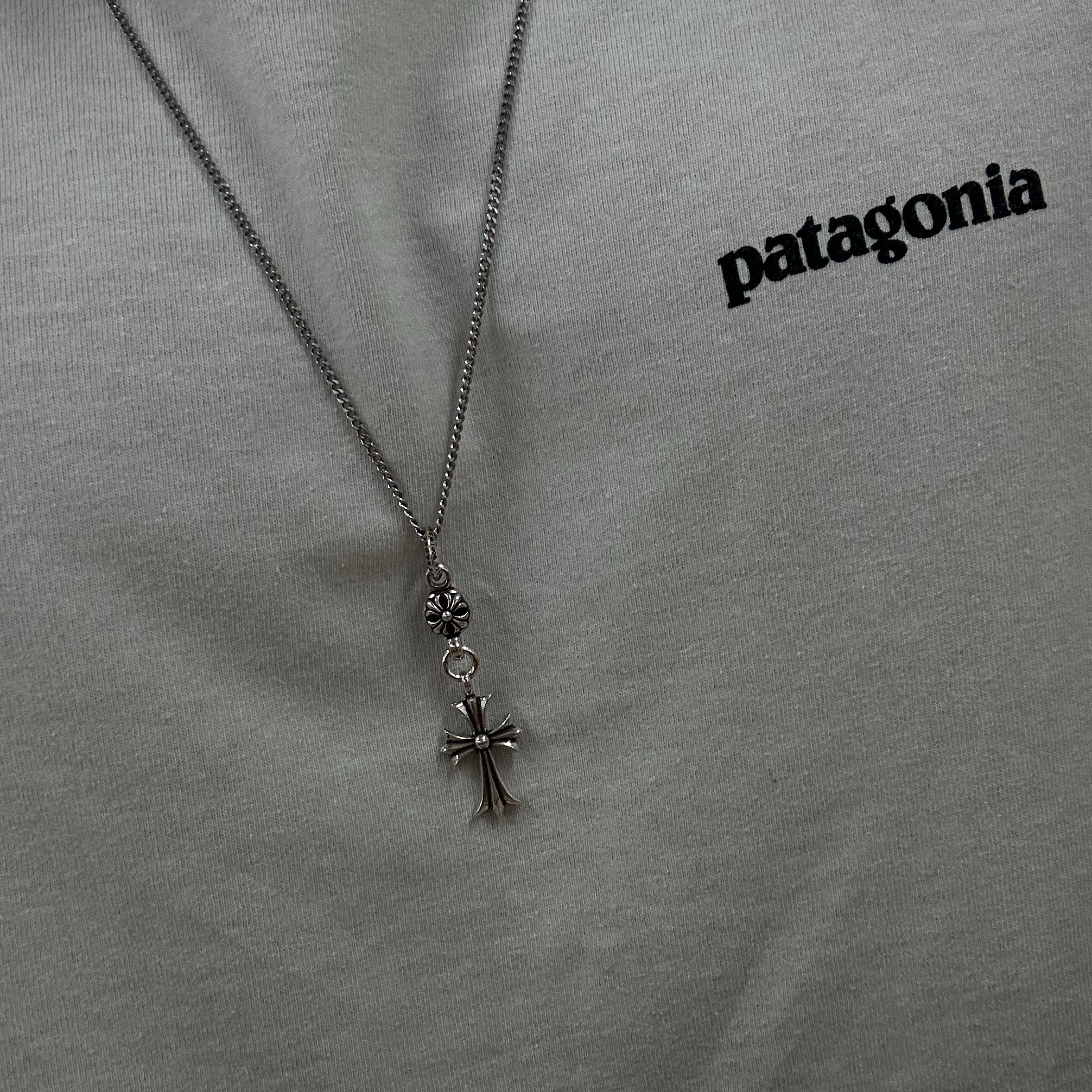 Hansroom Chrome Hearts One Ball Tiny Cross Charm 착용 스타일