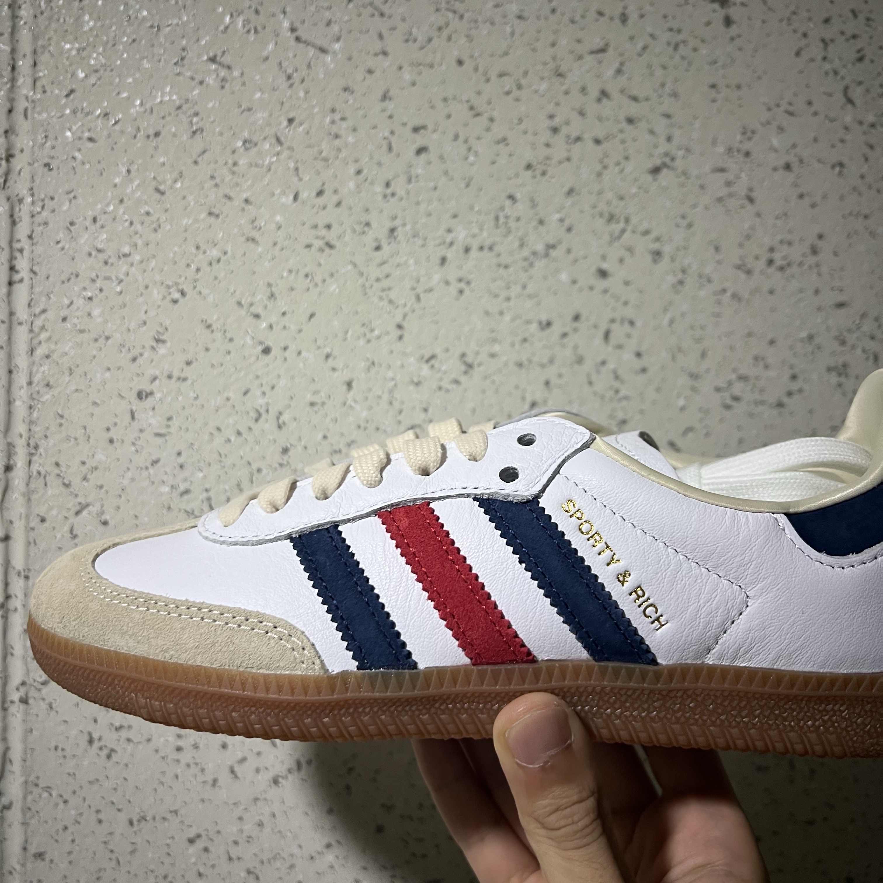 Adidas x Sporty & Rich Samba OG Cloud White Night Indigo 착용 스타일 - 1