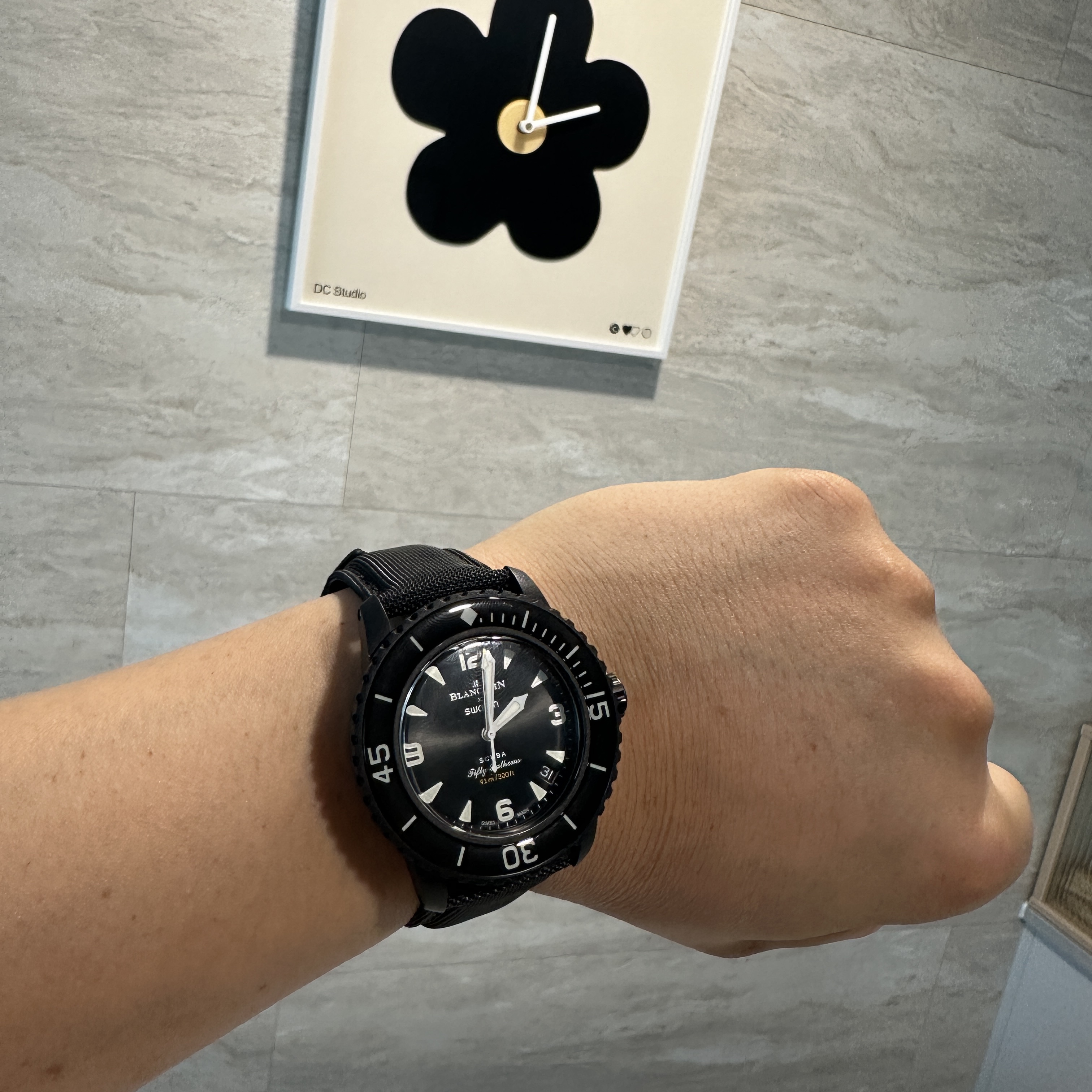 Swatch x Blancpain Bioceramic Ocean of Storms 착용 스타일