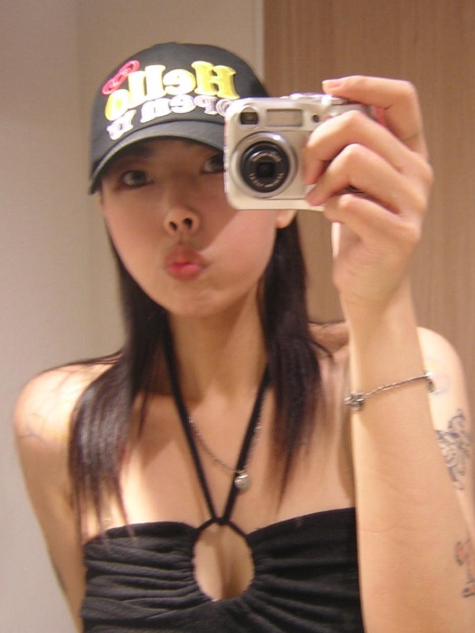 (W) Nike Shox R4 Black, Open Yy x Hello Kitty Hello Ball Cap Black 착용 스타일 - 6