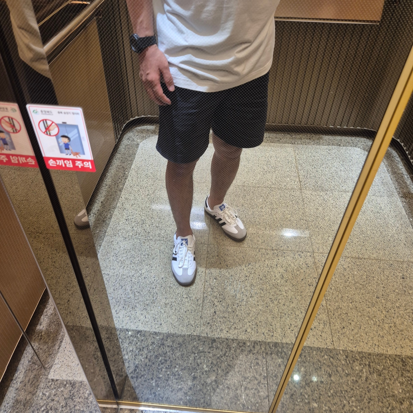 Adidas Samba OG Cloud White, (W) Adidas Spezial Handball Aluminium Core Black 착용 스타일 - 1