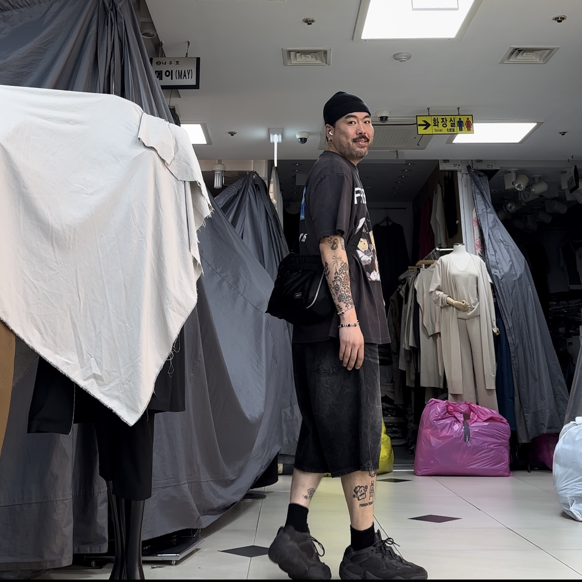 Adidas Yeezy 500 Utility Black 2022/2023 착용 스타일 - 1