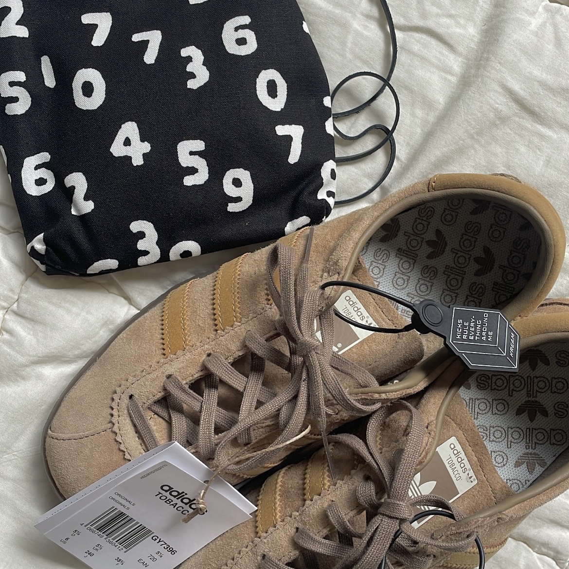Adidas Tobacco Pantone Mesa, Sou Sou Canvas Soft Gamaguchi Bag Large Black (with 110cm Black Leather Strap) 착용 스타일