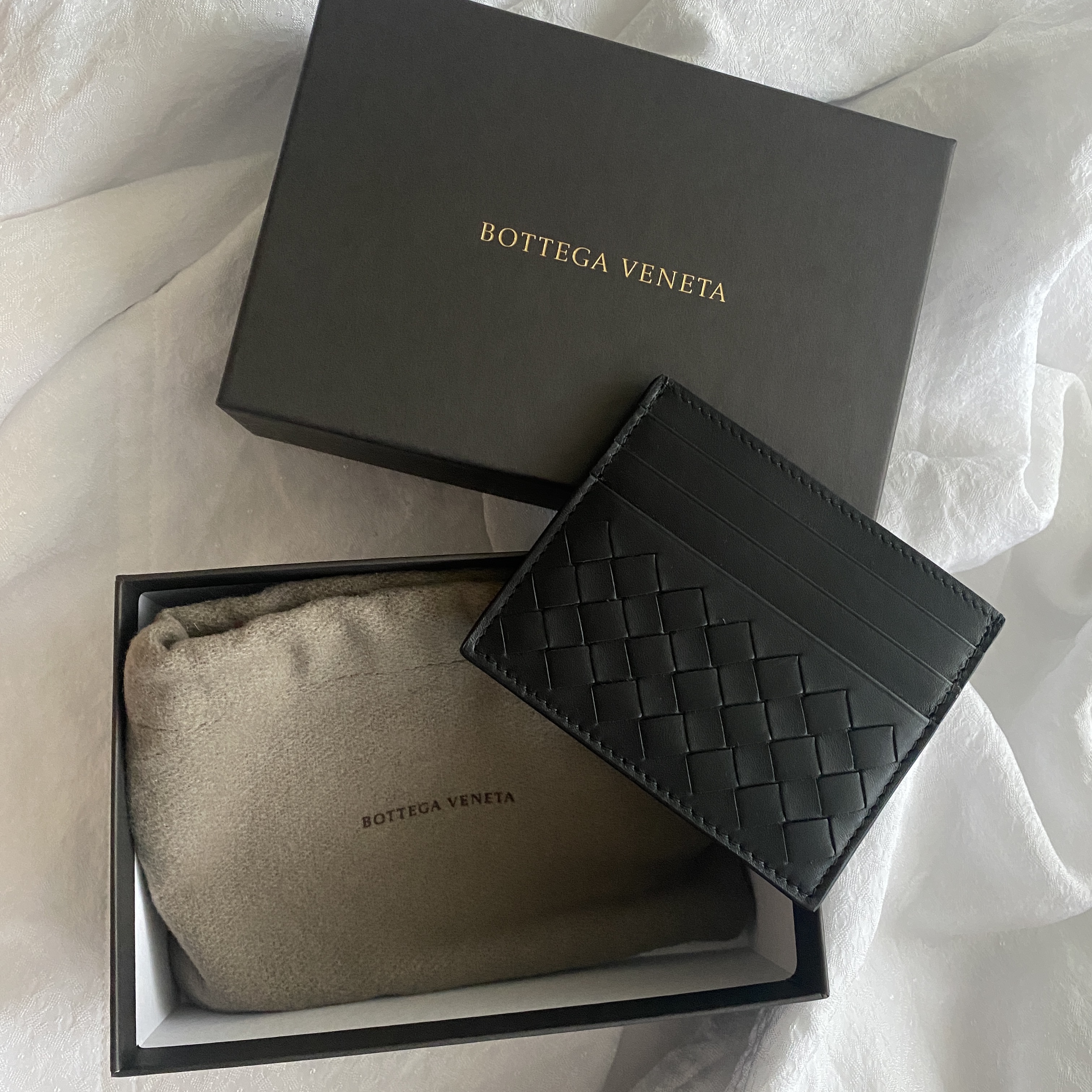 Bottega Veneta Credit Card Case Black 착용 스타일