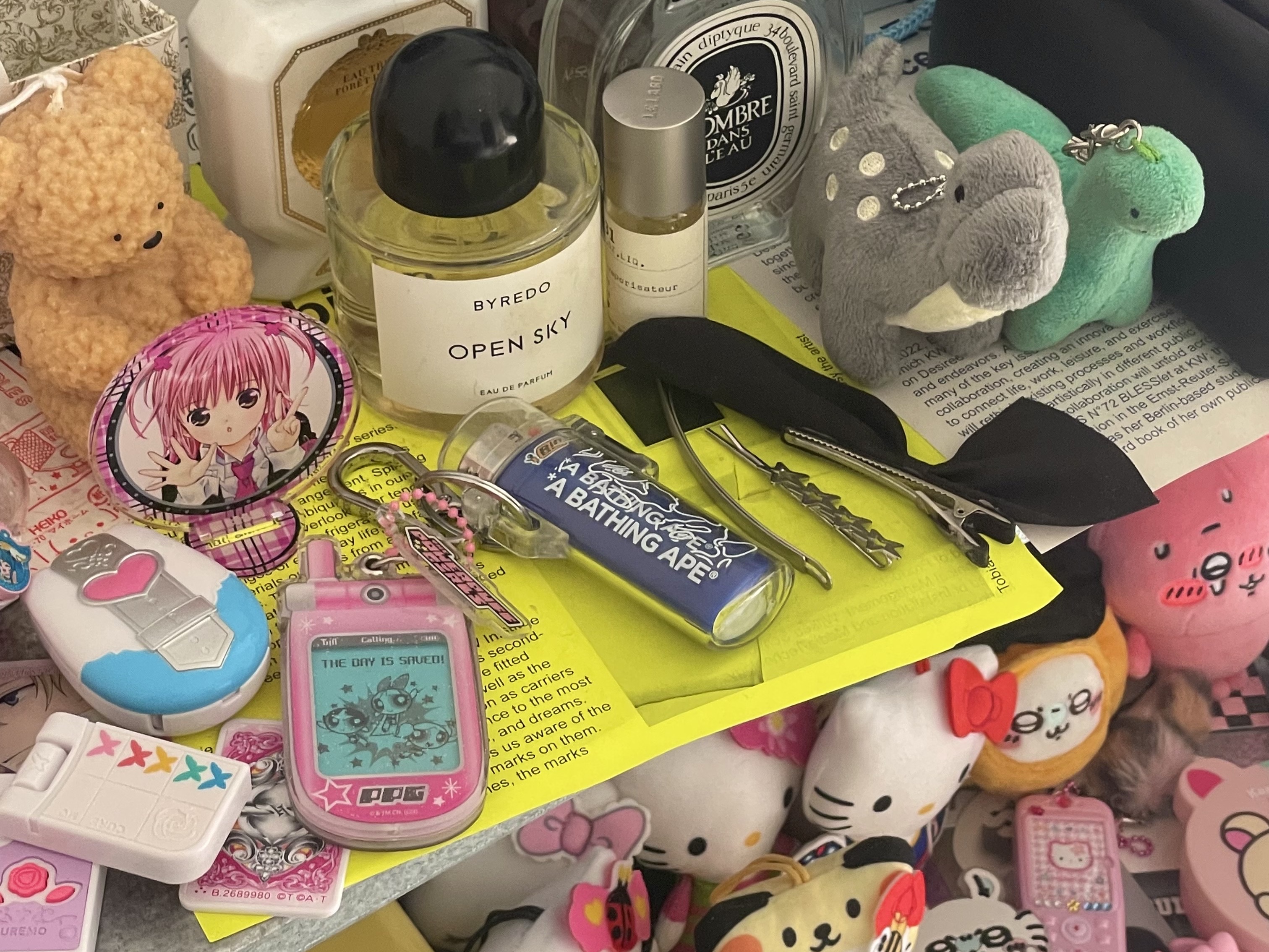 BAPE Neon Camo Lighter Case Keychain Silver 착용 스타일 - 1