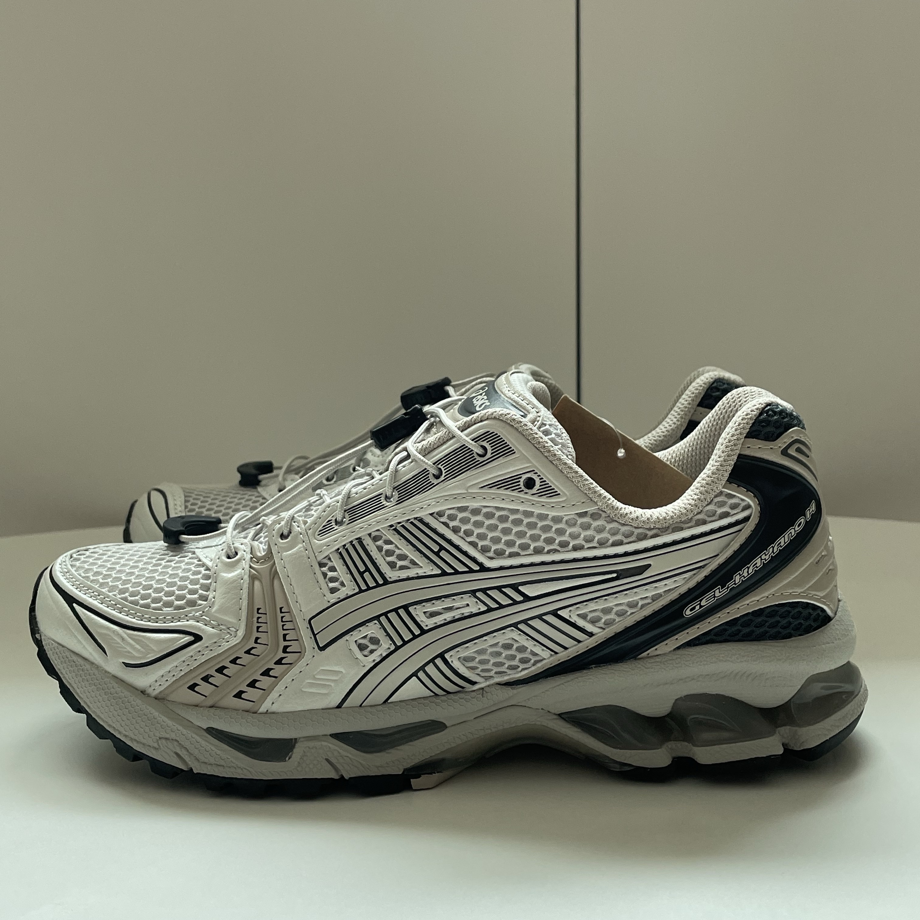 Asics Unlimited Gel-Kayano 14 Smoke Grey 착용 스타일 - 1