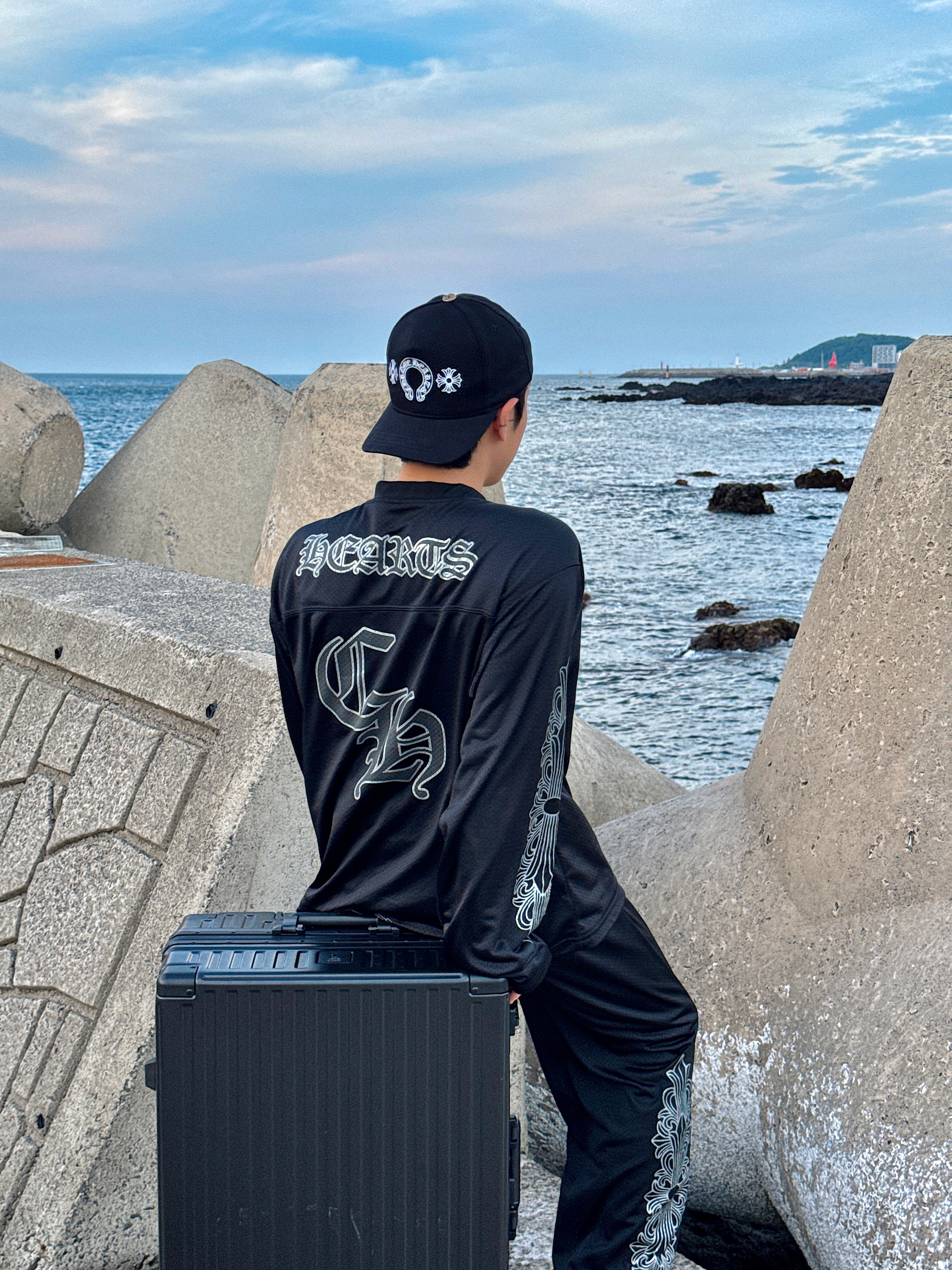 Chrome Hearts Warm Up LS Jersey Black, Chrome Hearts Mesh Varsity Pants Black 착용 스타일 - 5