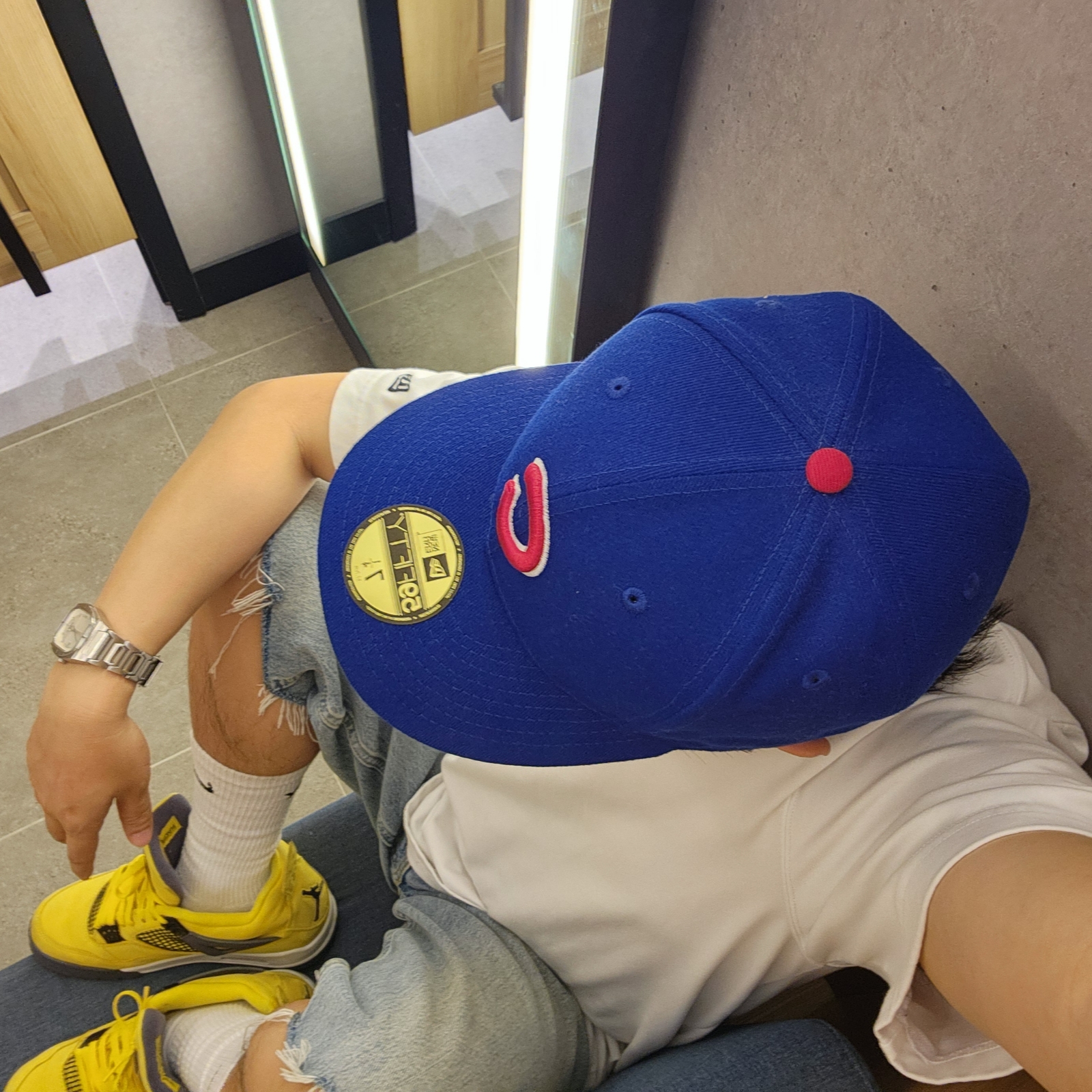 Jordan 4 Retro Tour Yellow 착용 스타일