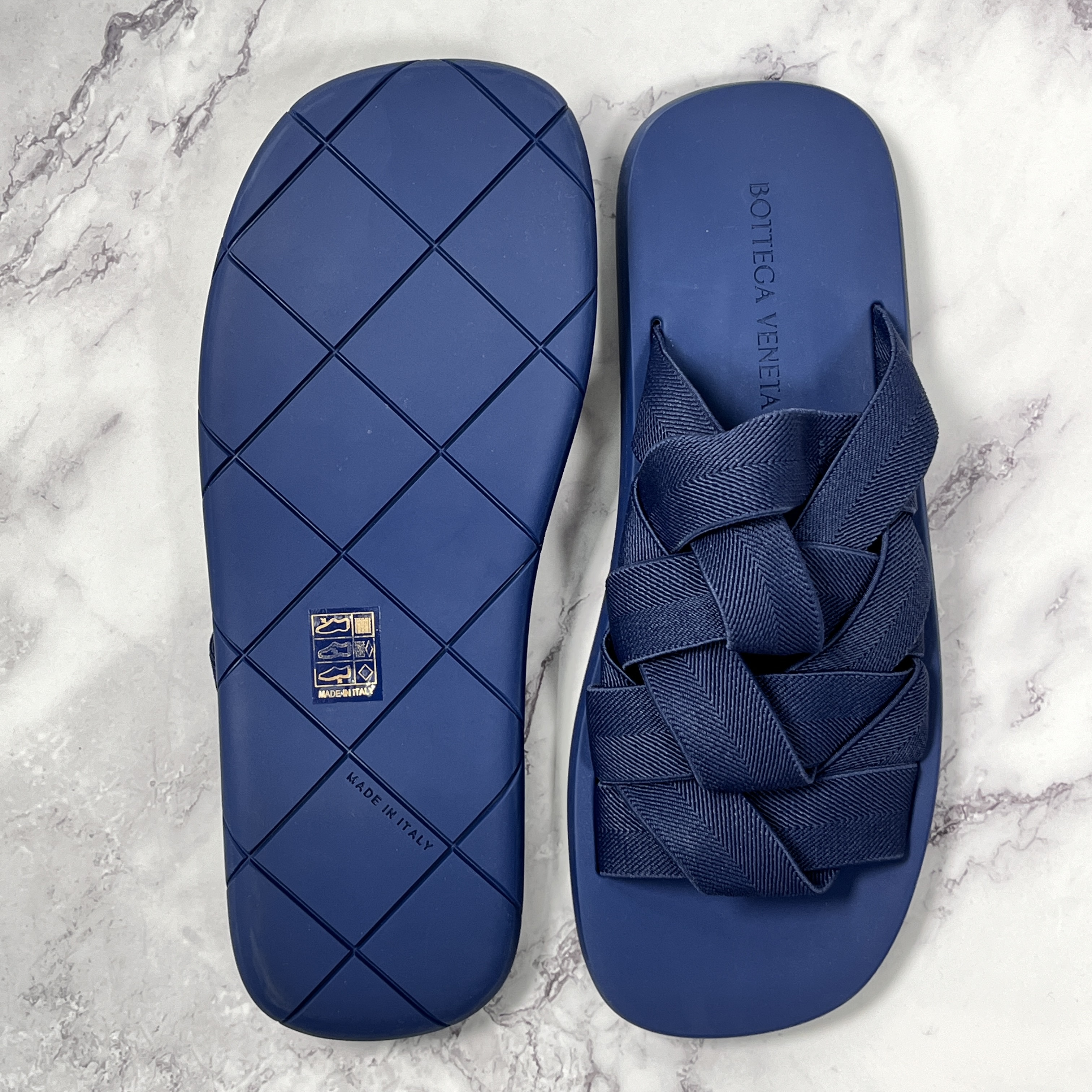 Bottega Veneta Plat Mule Navy 착용 스타일 - 4