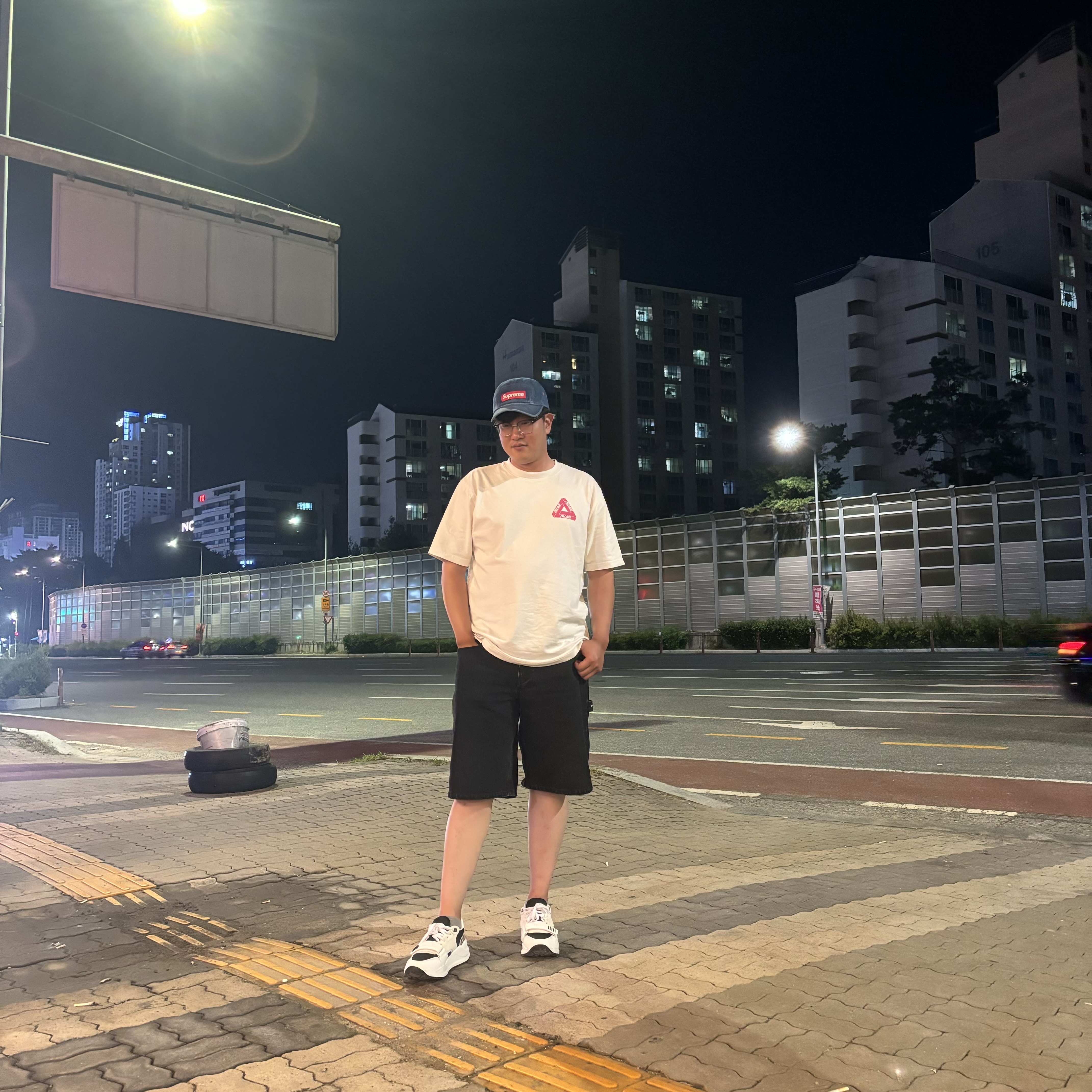 Supreme x Nike Denim Short Black - 24SS, Palace Reacto Tri-Ferg T-Shirt Blue - 23SS 착용 스타일 - 2