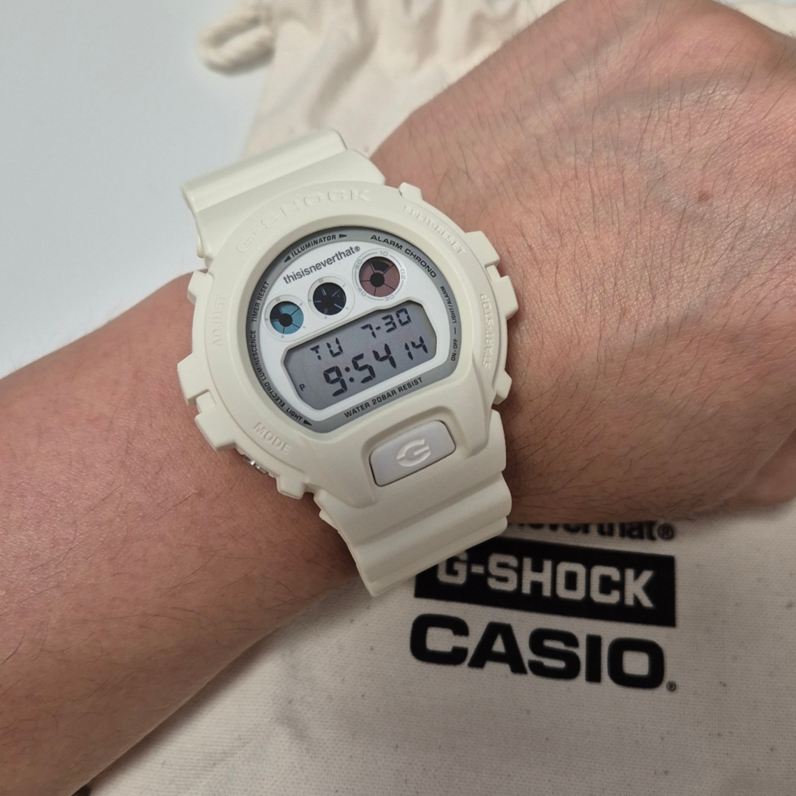 Casio G-Shock x Thisisneverthat DW-6900TNT24-7DF Ivory 착용 스타일 - 2