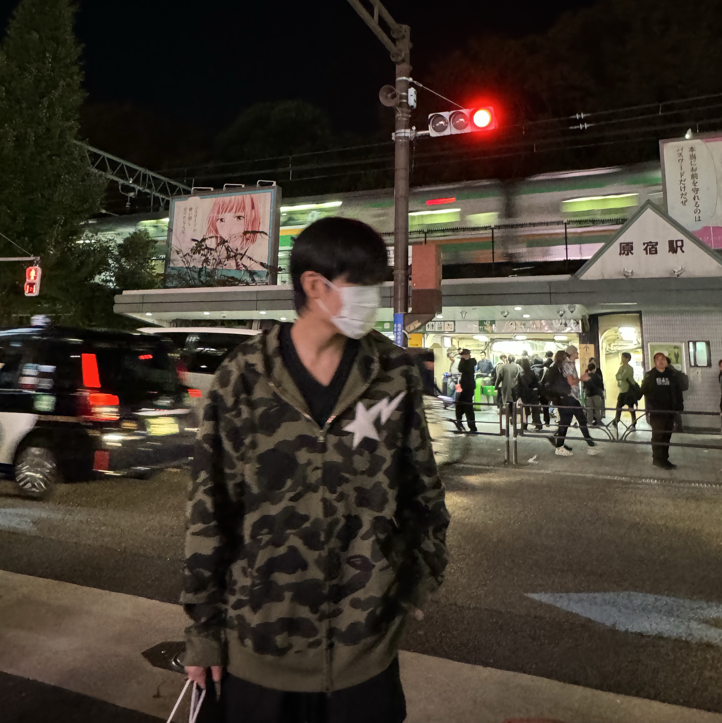 BAPE PONR 1st Camo 2nd Shark Full Zip Hoodie Green, Maison Mihara Yasuhiro Wayne OG Sole Distressed Leather Low-top Sneaker Blue White 착용 스타일 - 2