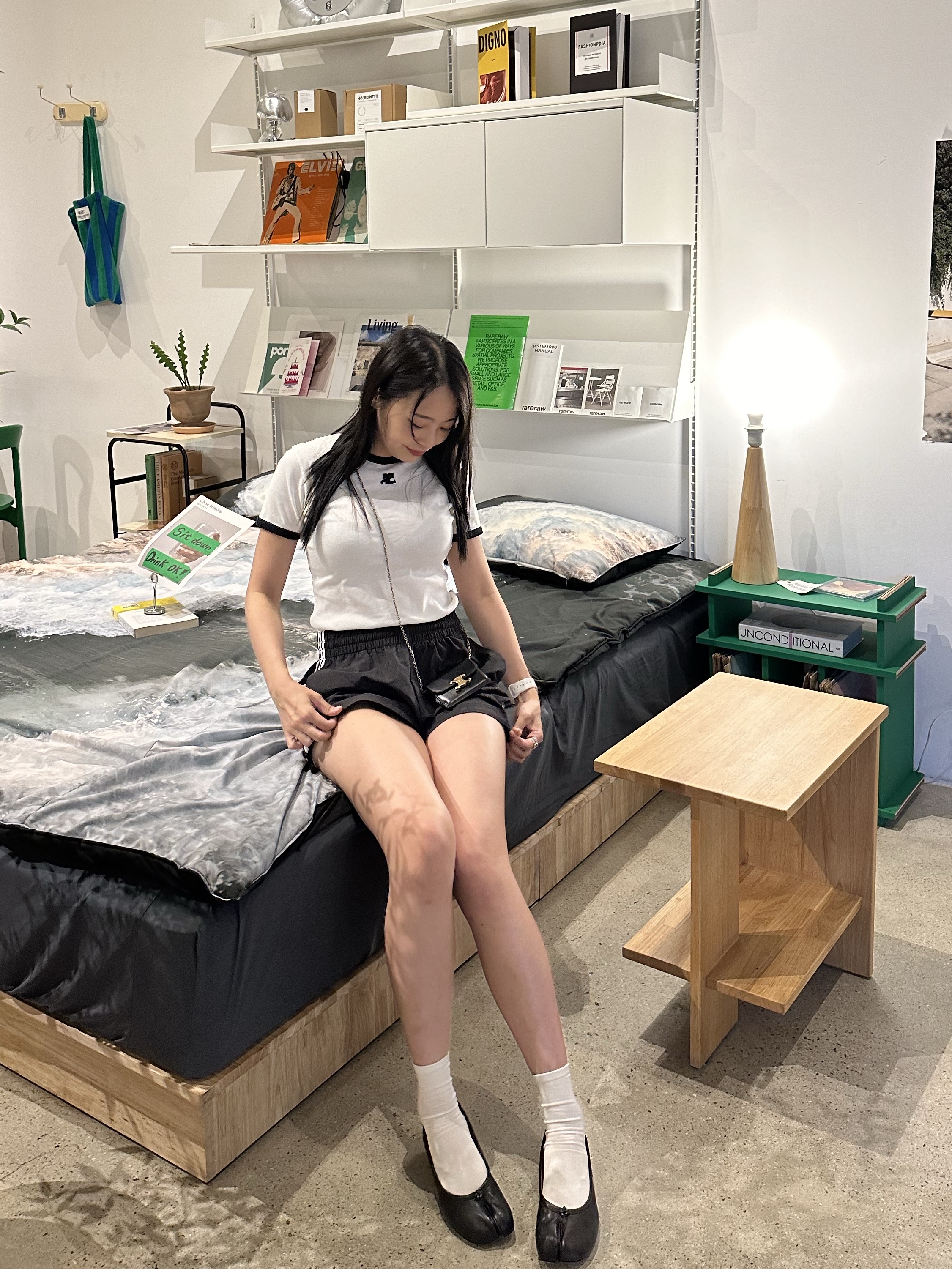 (W) Adidas 3-Stripes Woven Shorts Black - KR Sizing, Celine Card Holder with Flap in Shiny Calfskin Black 착용 스타일 - 6
