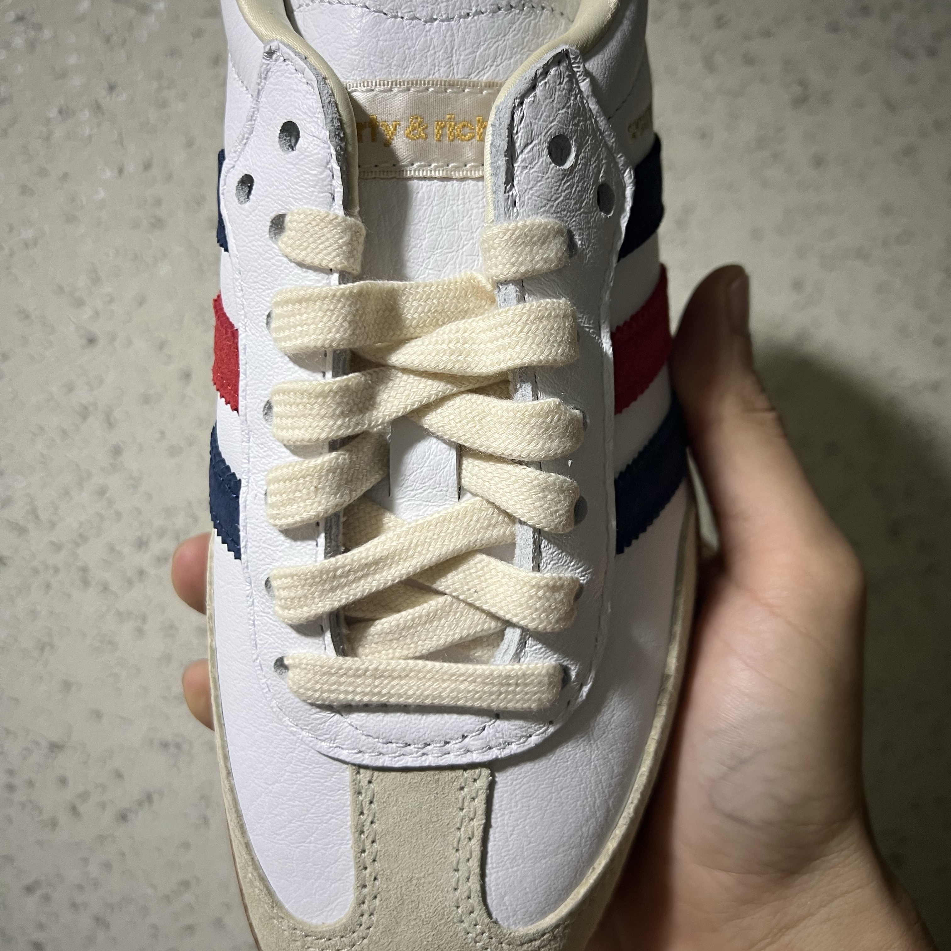 Adidas x Sporty & Rich Samba OG Cloud White Night Indigo 착용 스타일 - 3