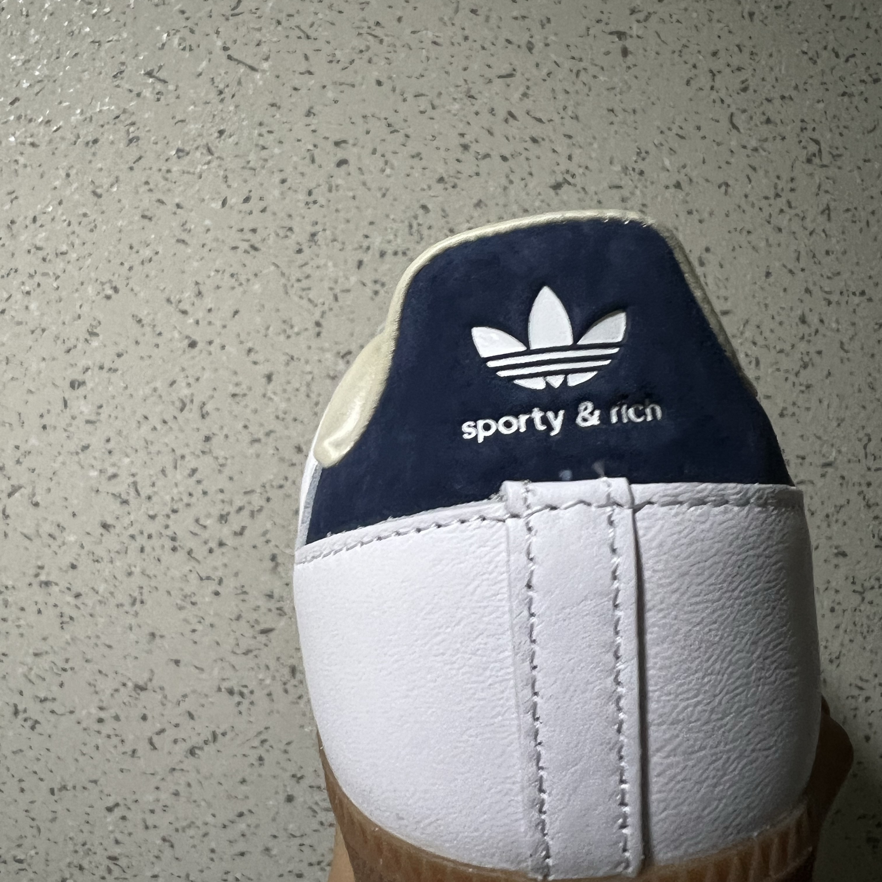 Adidas x Sporty & Rich Samba OG Cloud White Night Indigo 착용 스타일 - 2