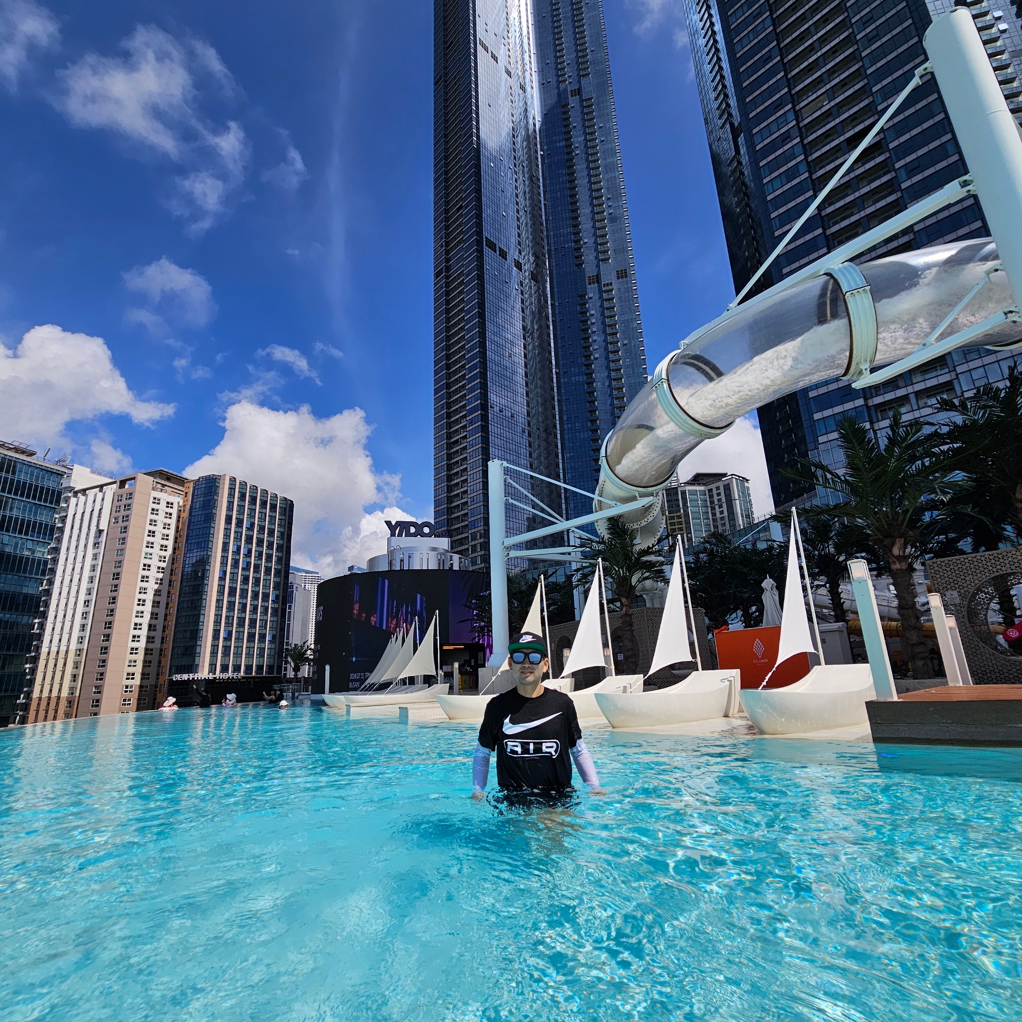 (W) Nike Air T-Shirt Black - Asia 착용 스타일 - 1