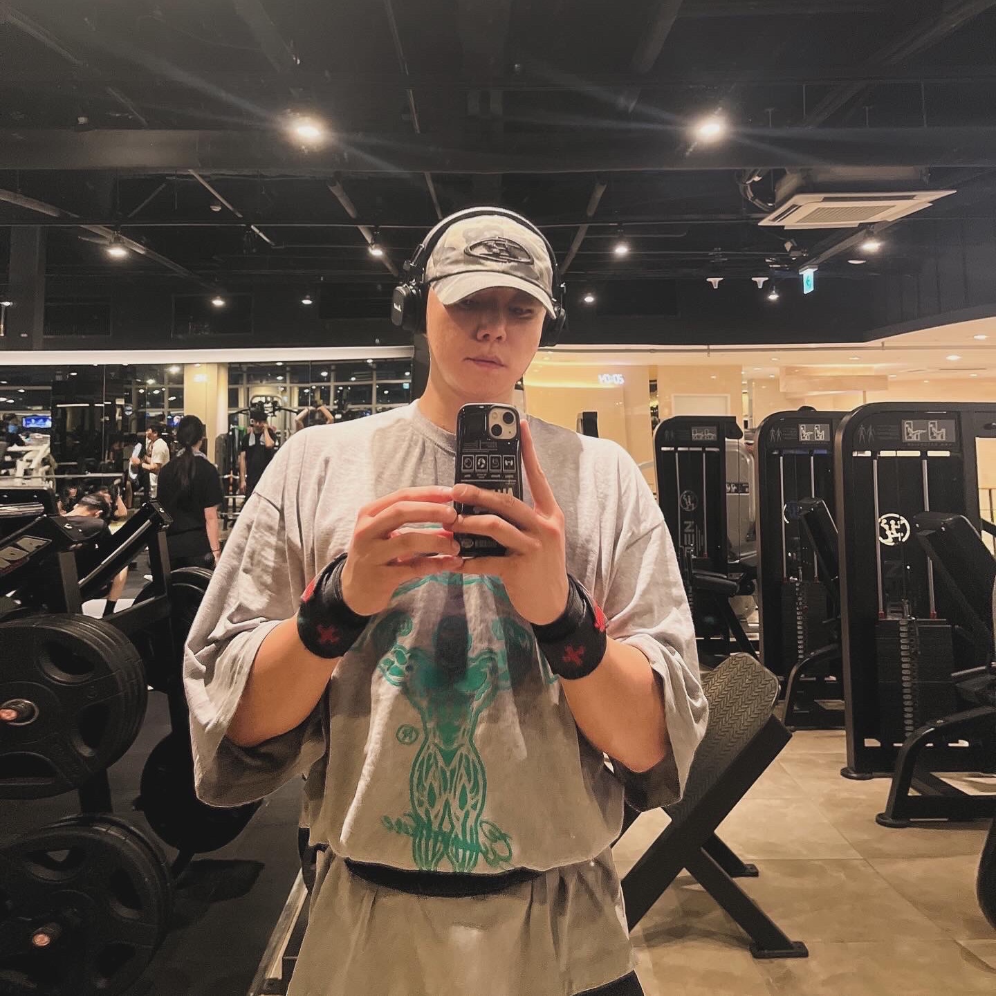 BORN TO WIN Raiseborn Over Fit T-Shirts Melange Grey 착용 스타일