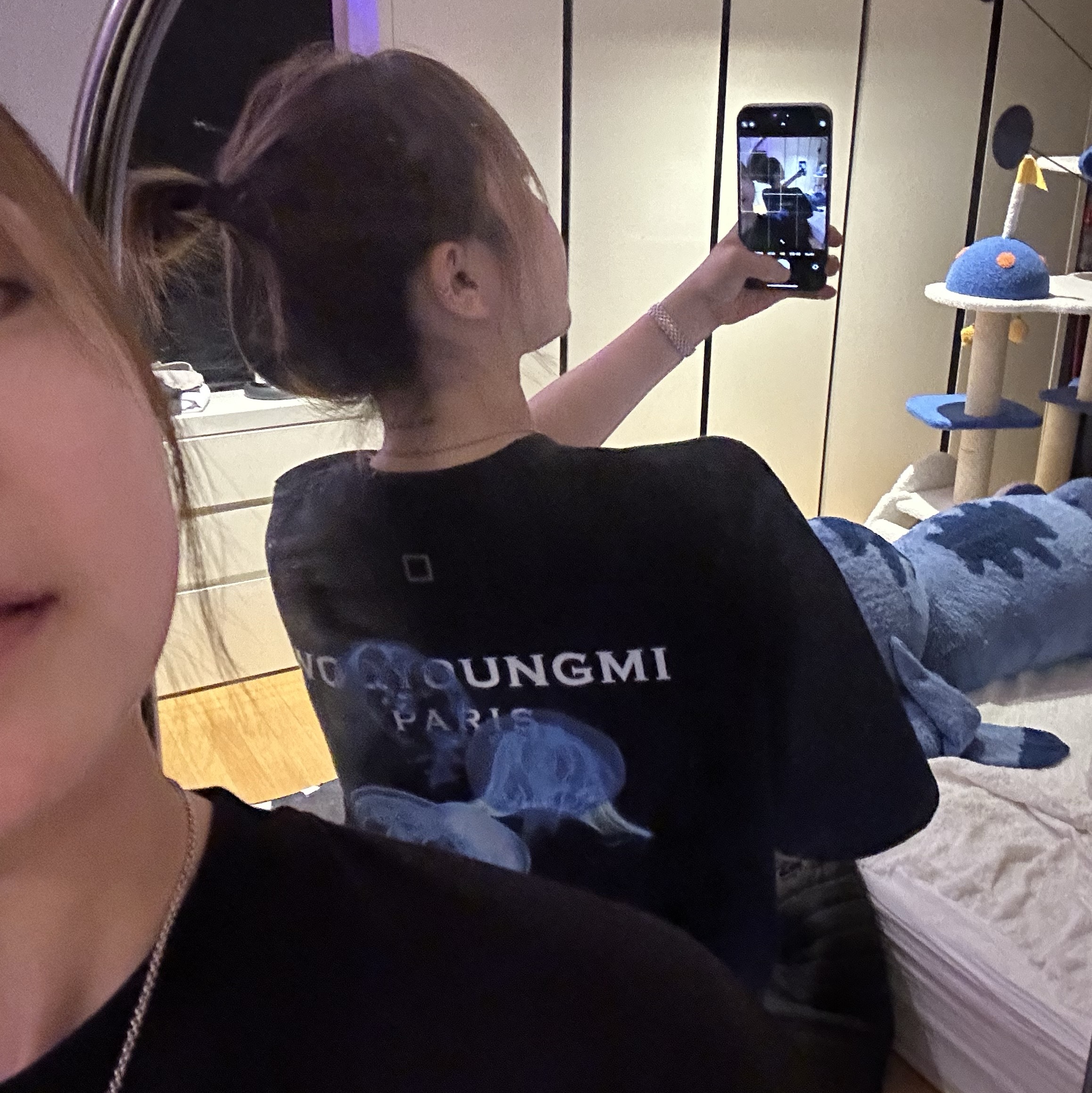 Wooyoungmi Luminous Jellyfish Back Logo T-Shirt Black - 24SS 착용 스타일