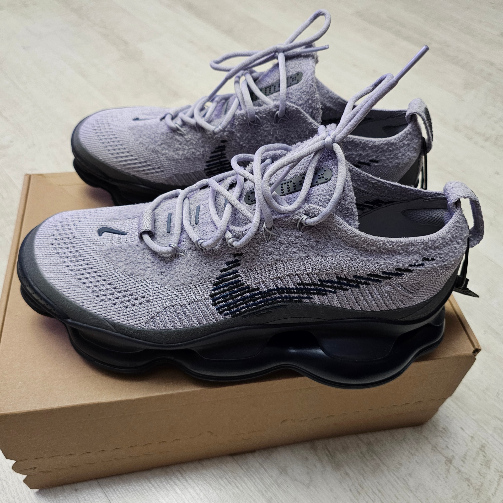 Nike Air Max Scorpion Flyknit Pewter Dark Smoke Grey 착용 스타일 - 3