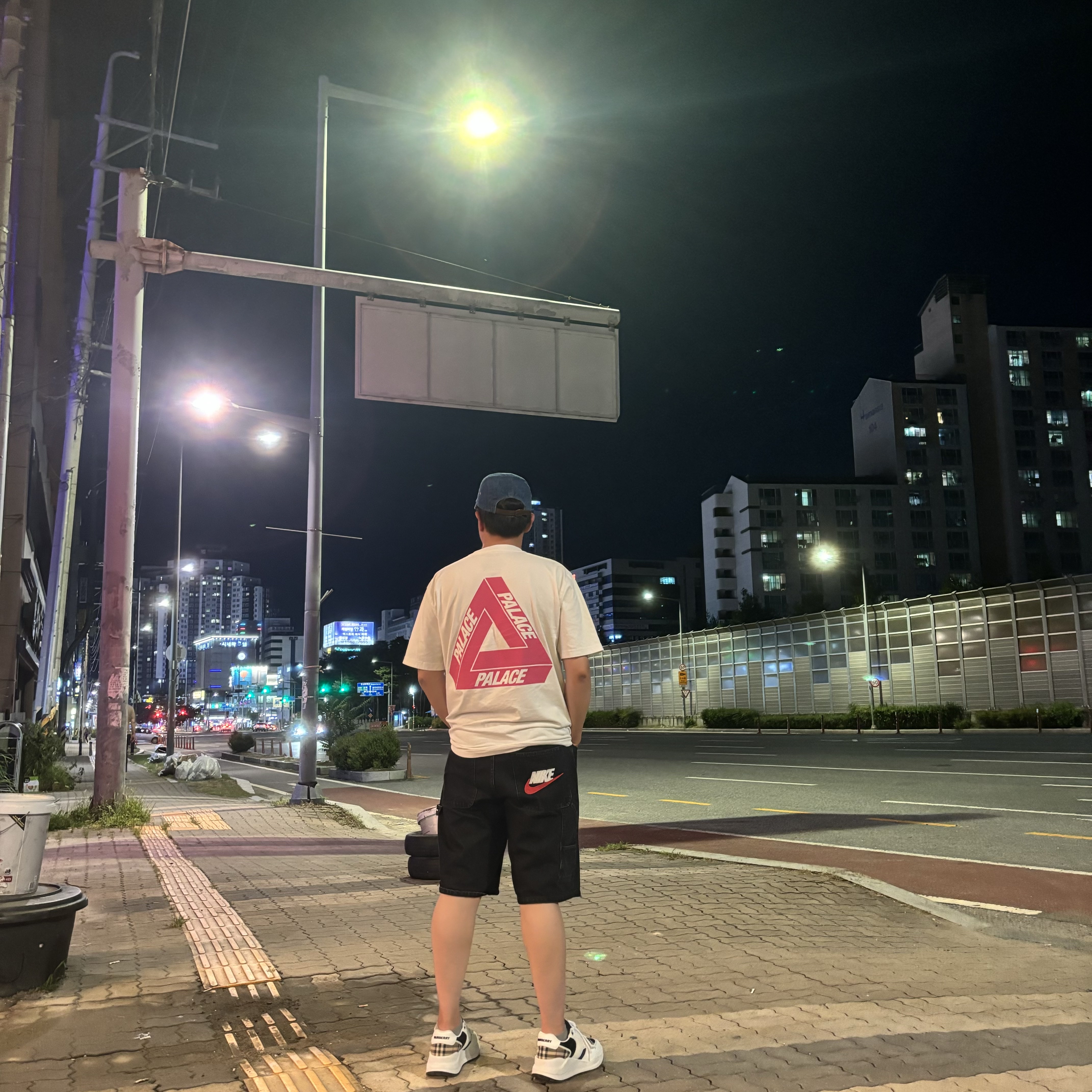 Supreme x Nike Denim Short Black - 24SS, Palace Reacto Tri-Ferg T-Shirt Blue - 23SS 착용 스타일 - 1