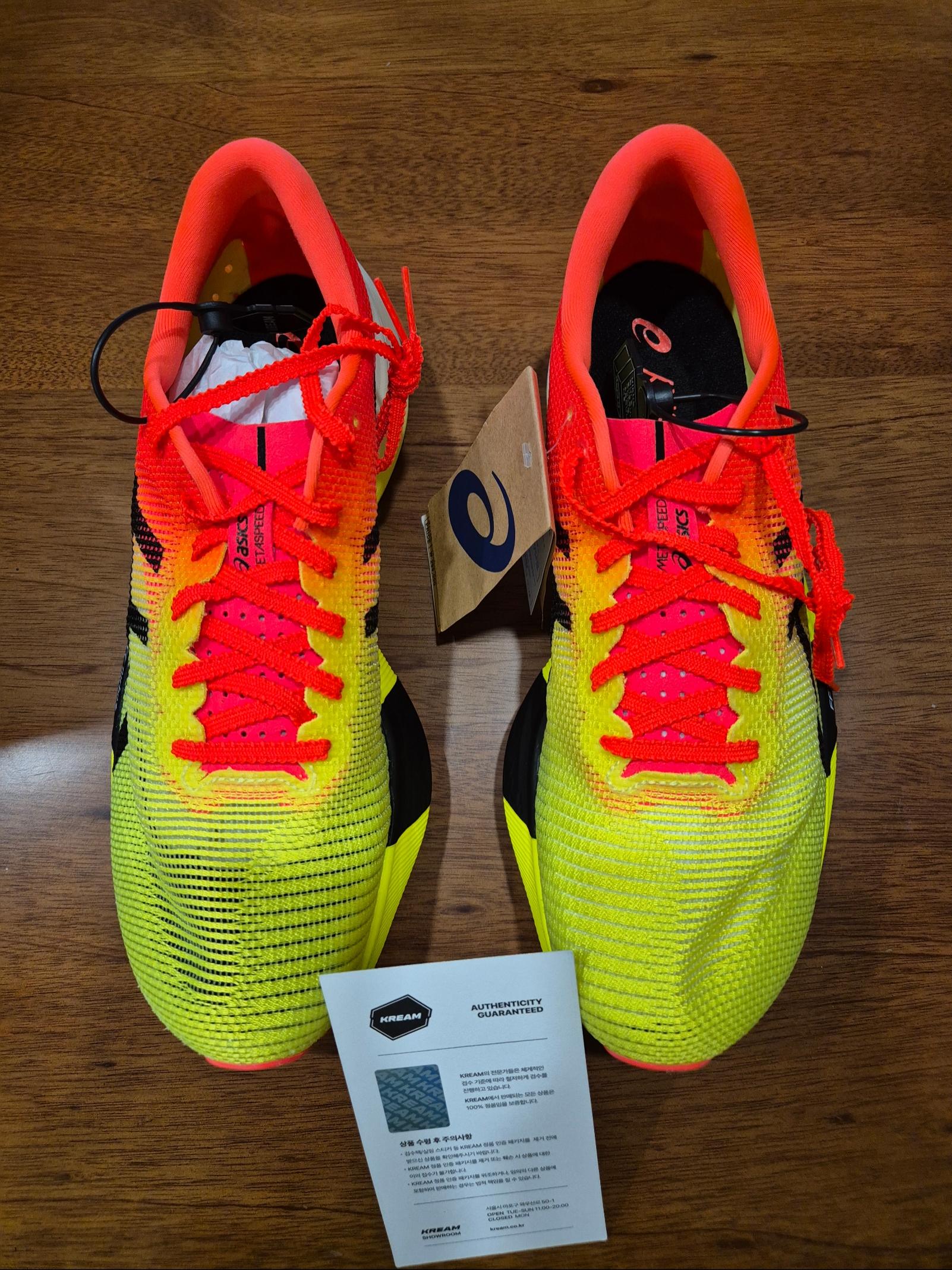 Asics Metaspeed Sky Paris Safety Yellow Black 착용 스타일