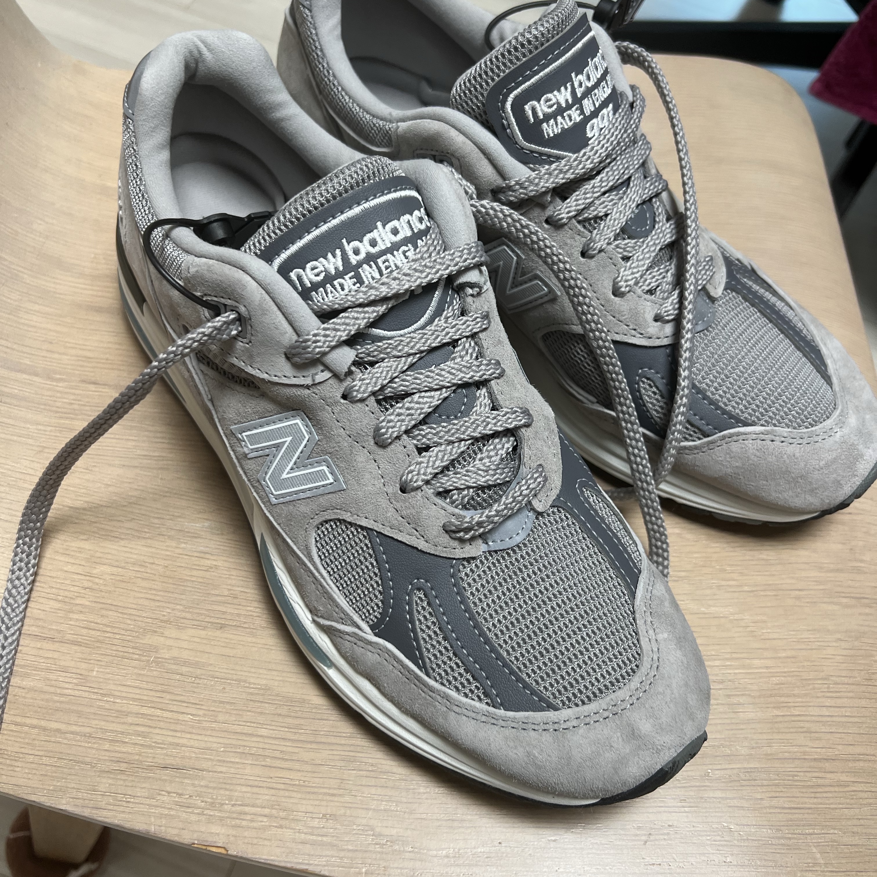 New Balance 991v2 Made in UK Rock Ridge Alloy Silver 착용 스타일