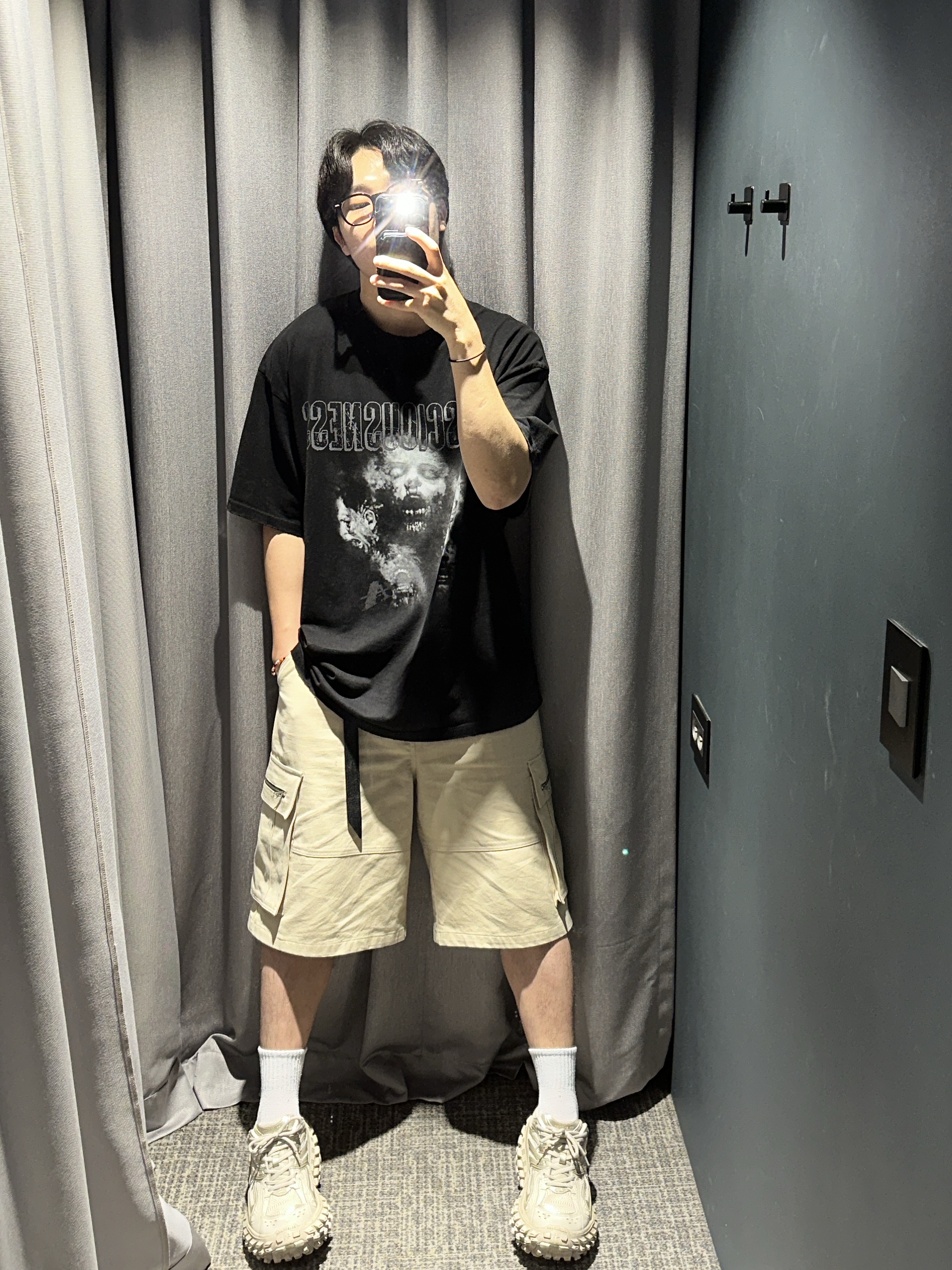 Balenciaga Defender Sneakers Beige, Permanent Archive Burmuda Cargo Pants Beige 착용 스타일