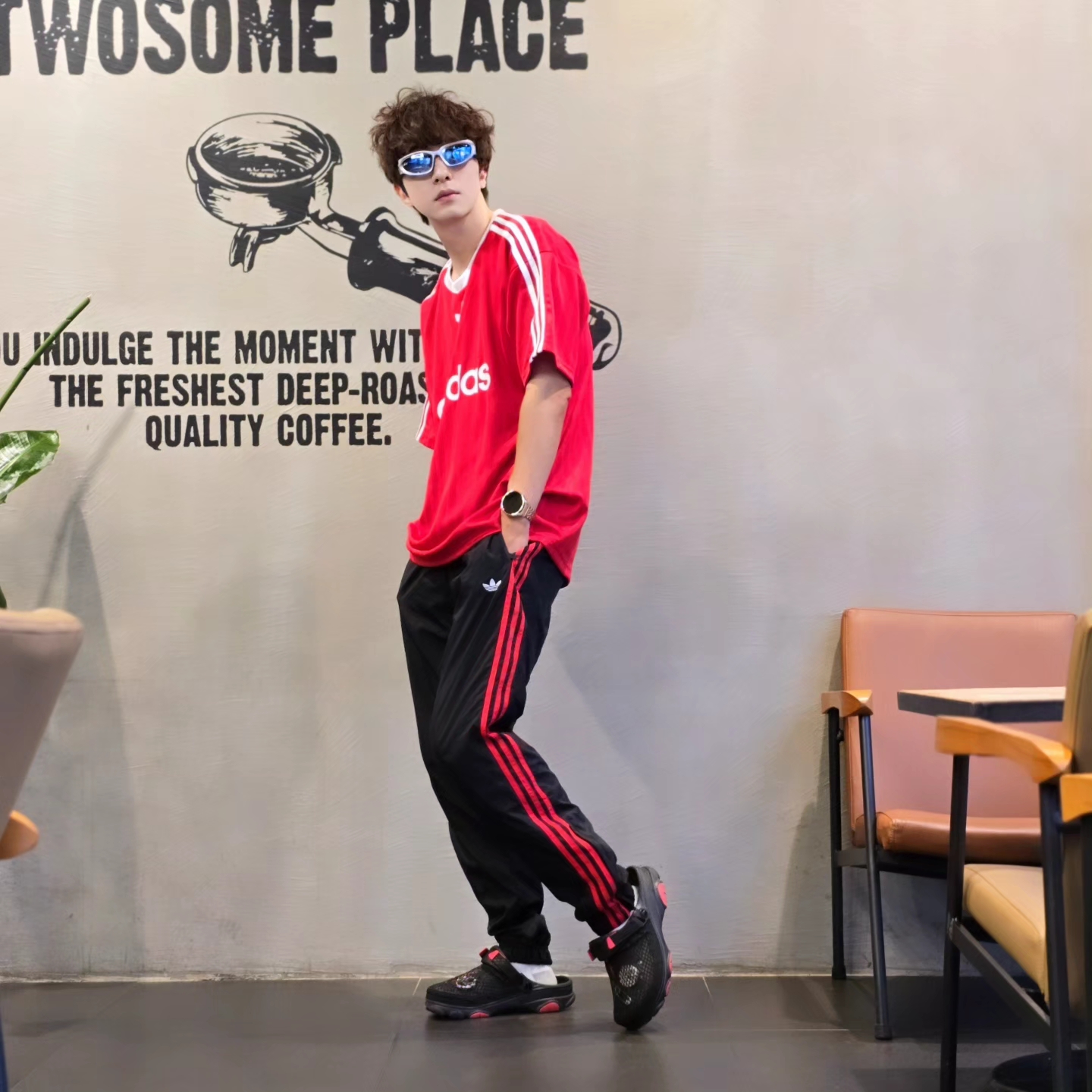 Adidas Adicolor T-Shirt Better Scarlet White - KR Sizing, Adidas Adicolor T-Shirt Better Scarlet White - US Sizing 착용 스타일 - 2