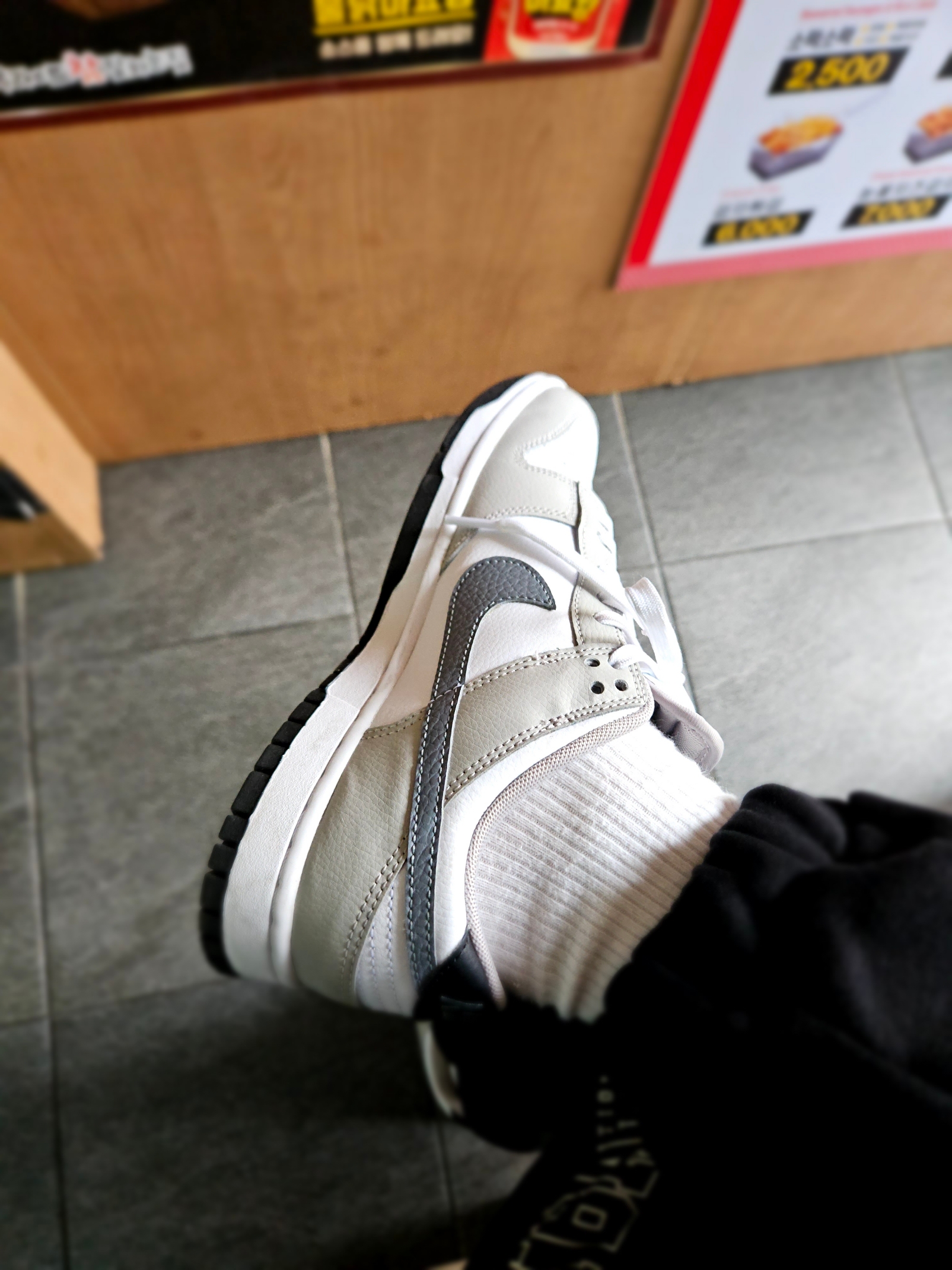 Nike Dunk Low Cool Grey White, Nike Everyday Cushioned Training Crew Socks White (3 Pack/Korean Ver.) 착용 스타일