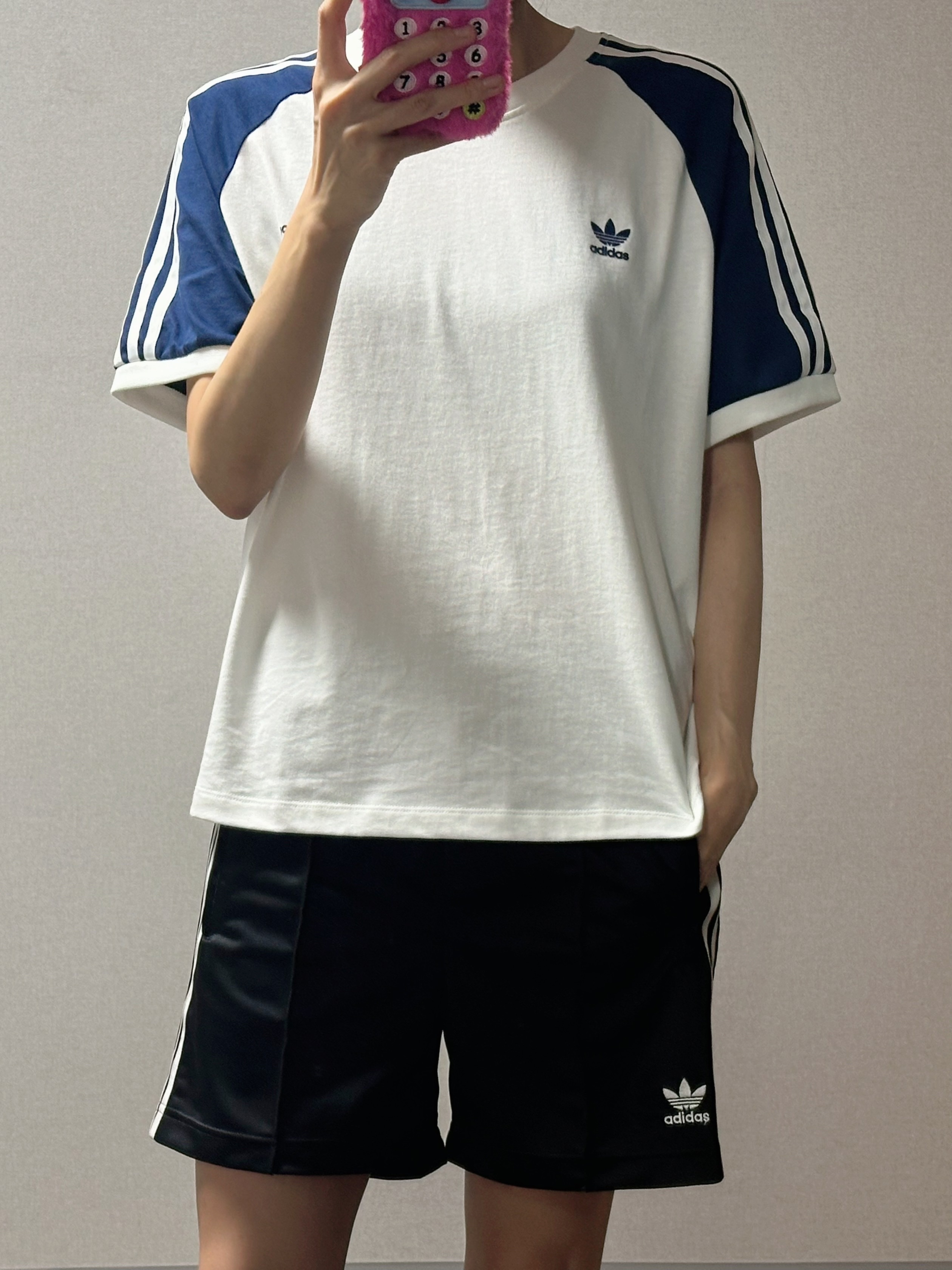 (W) Adidas x Sporty & Rich T-Shirt White Night Indigo - KR Sizing, (W) Adidas Firebird Shorts Black - KR Sizing 착용 스타일 - 1