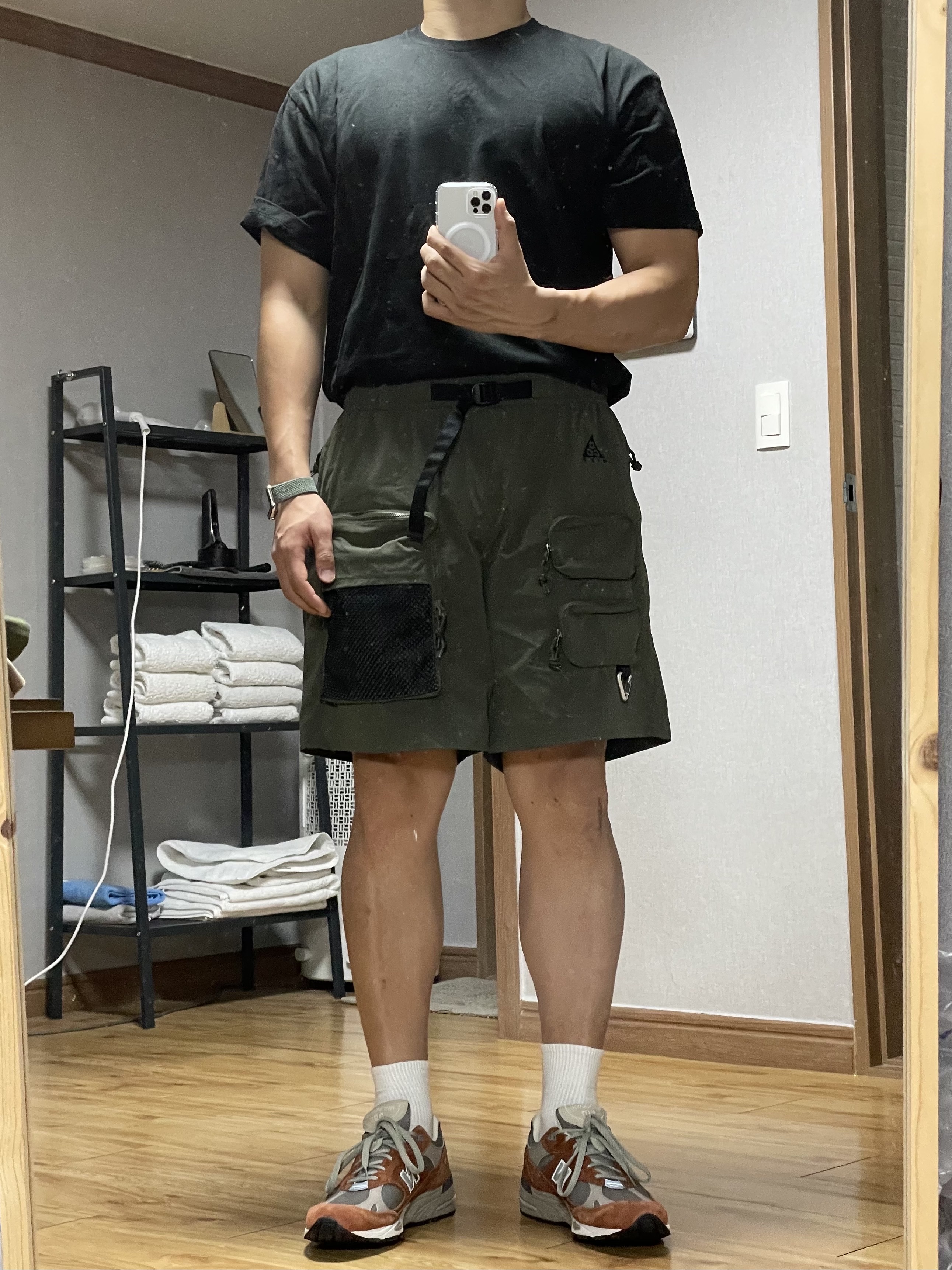 New Balance 991 Made in UK Sequoia Falcon, Nike ACG Cargo Shorts Cargo Khaki - Asia 착용 스타일