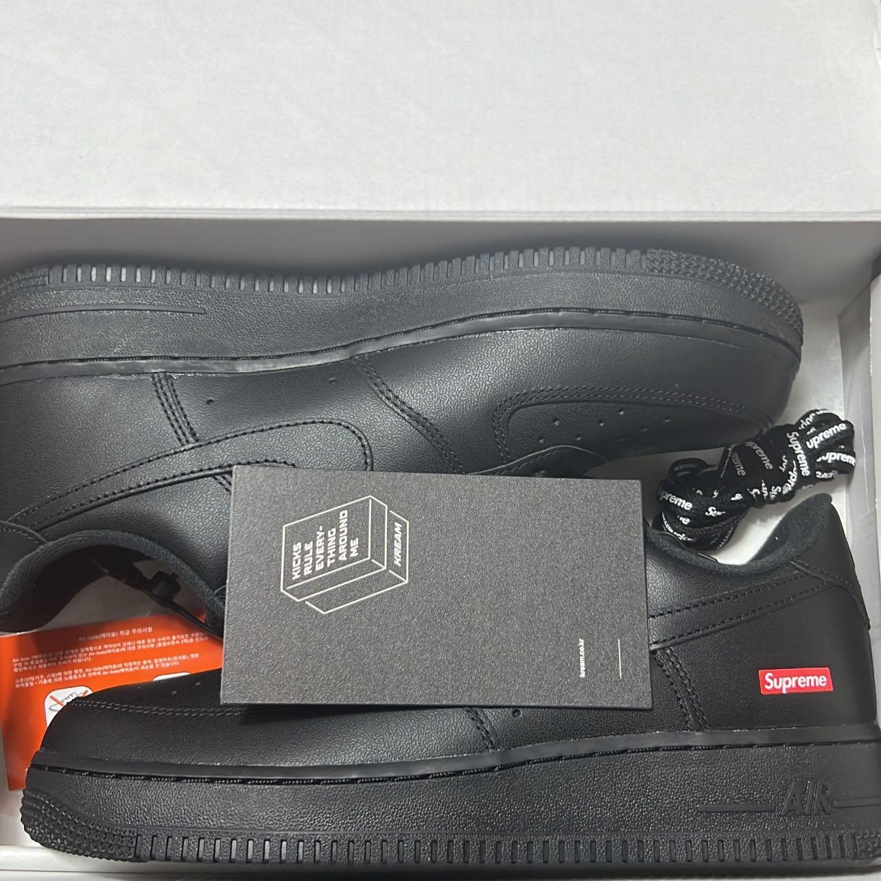 Nike x Supreme Air Force 1 Low Black 착용 스타일