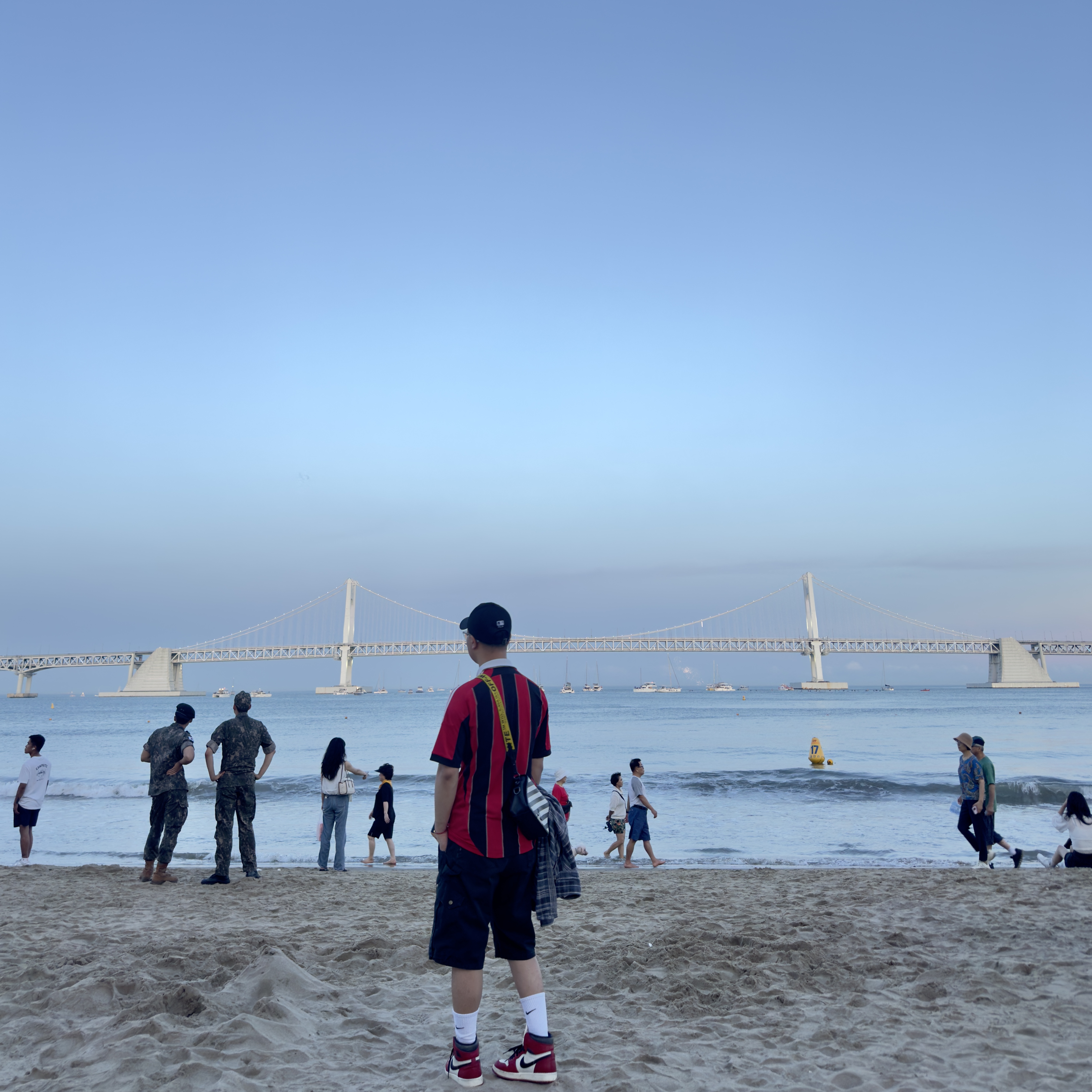 Jordan 1 Retro High OG Chicago 2022, Puma AC Milan 2023/24 Home Authentic Jersey For All Time Red (Non Marking Ver.) 착용 스타일