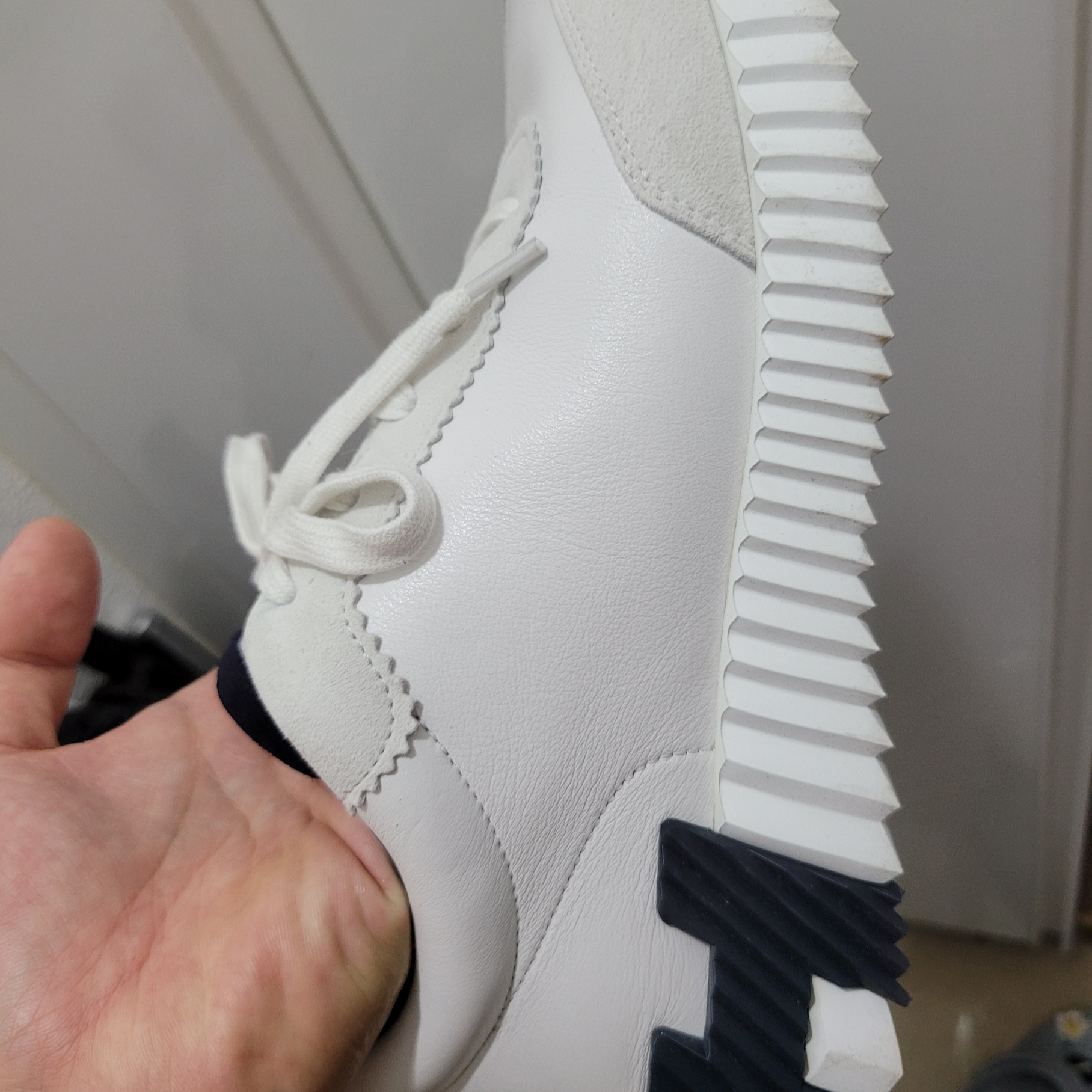 Hermes Bouncing Sneakers Calfskin Suede Goatskin & Blanc 착용 스타일 - 4