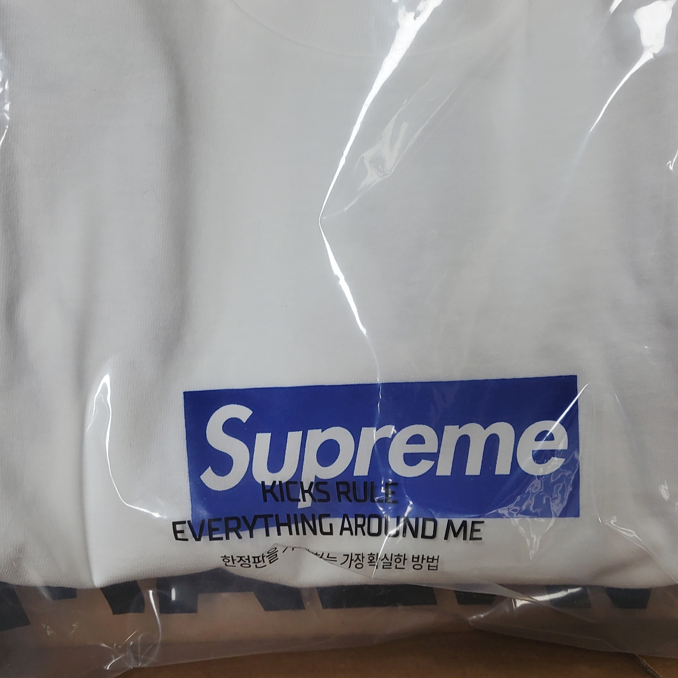 Supreme Seoul Box Logo T-Shirt White - 23FW 착용 스타일