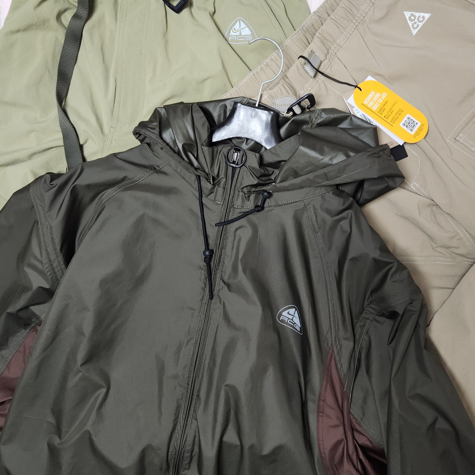 Nike ACG Smith Summit Cargo Pants Khaki Iron Ore - Asia, Nike ACG Oregon Series Reissue Micro Shell Jacket Cargo Khaki - US/EU 착용 스타일