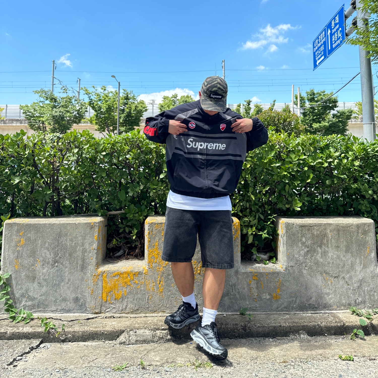 Hoka Mafate Speed 2 Black Castlerock, Supreme x Ducati Track Jacket Black - 24SS 착용 스타일 - 2