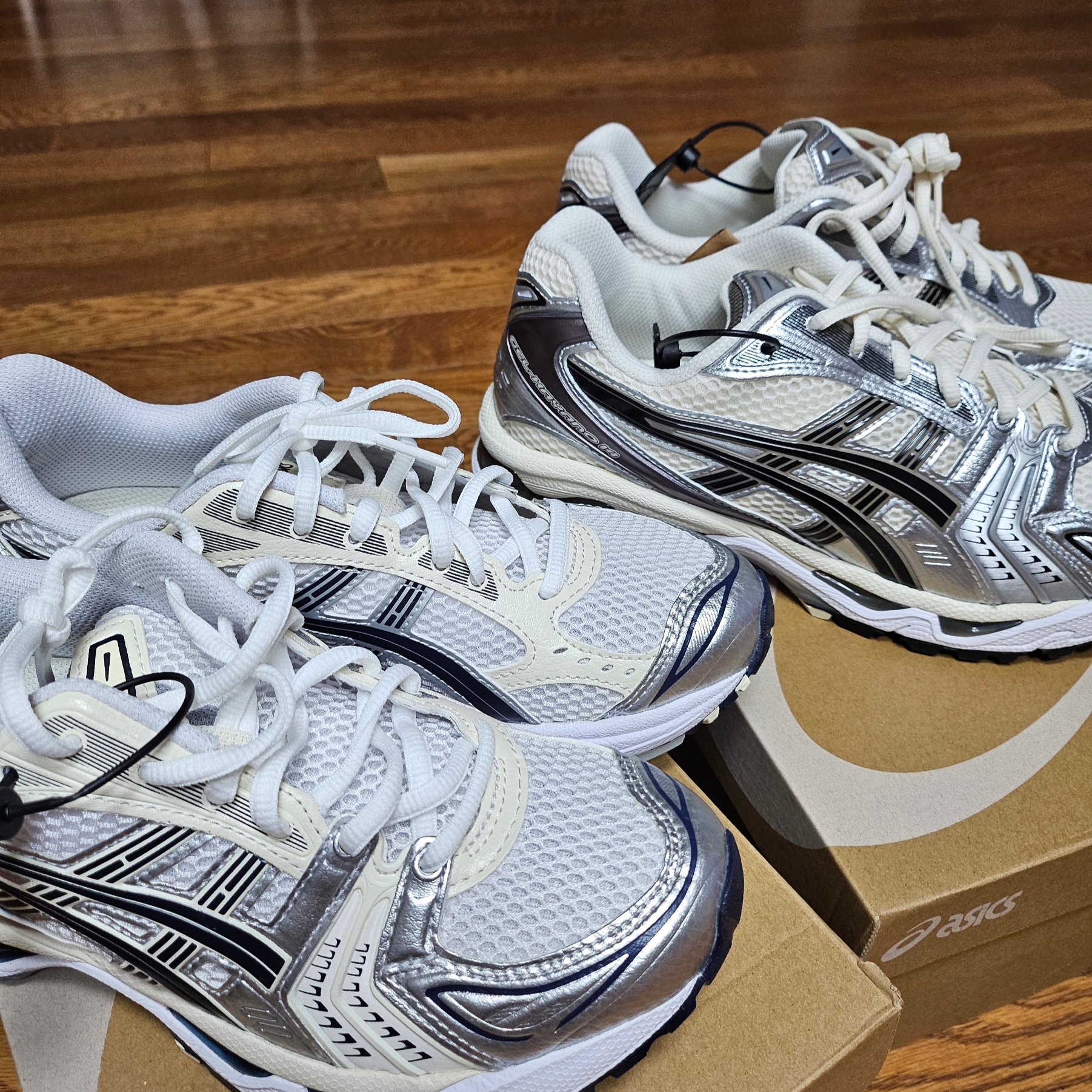Asics Gel-Kayano 14 Cream Black, (W) Asics Gel-Kayano 14 White Midnight 착용 스타일