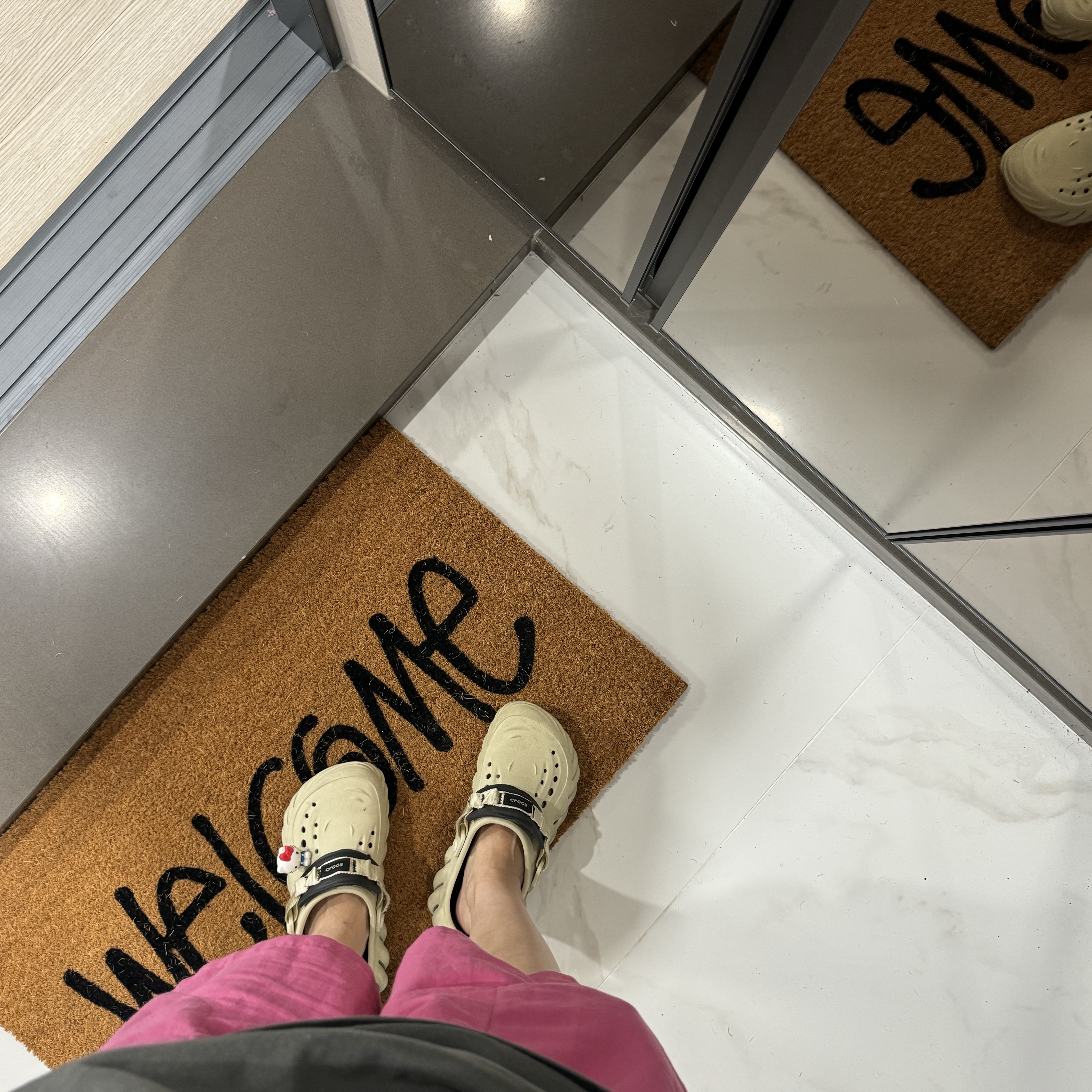 Stussy Welcome Mat Cocoa 착용 스타일