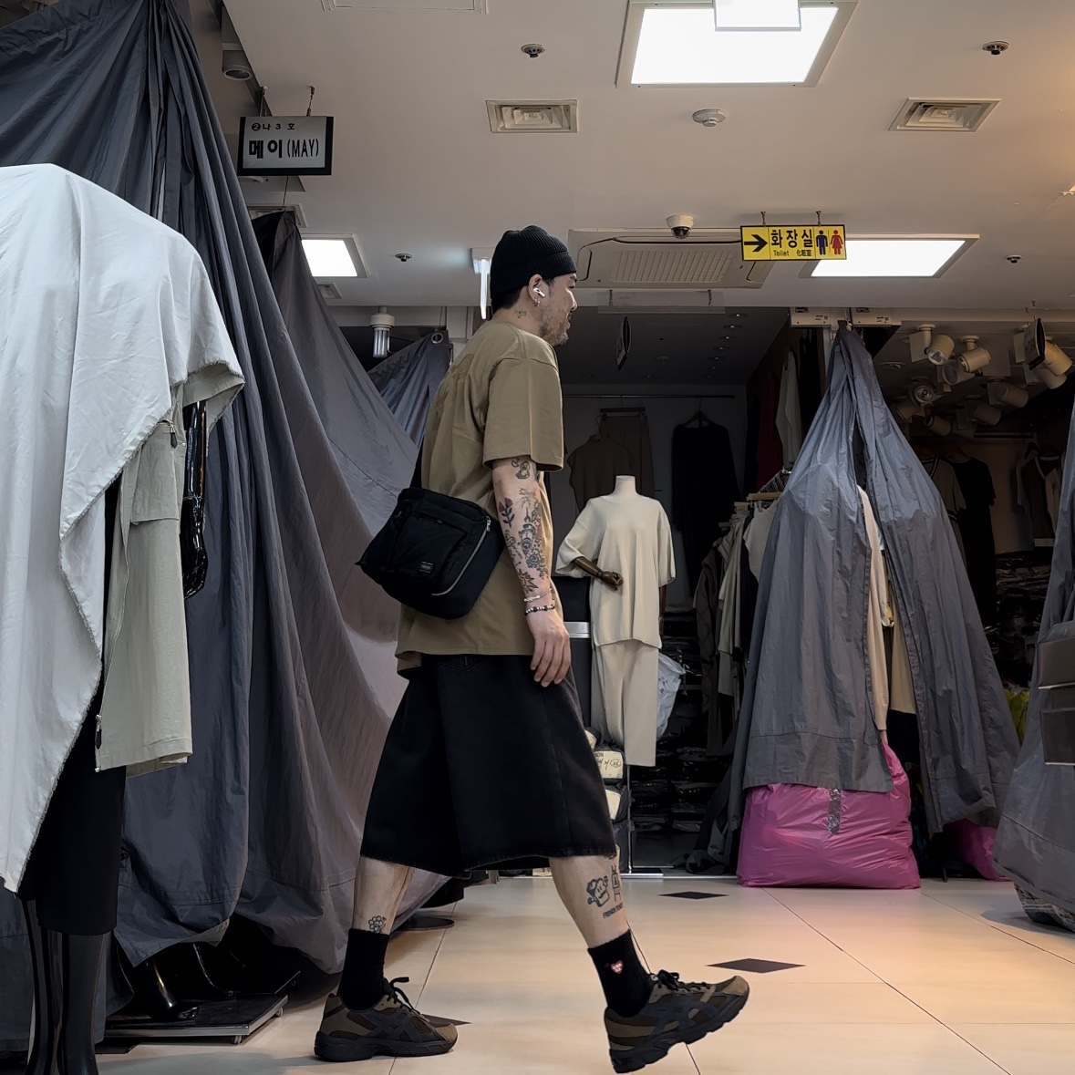 Asics Gel-1130 SMU Dark Brown Midnight 착용 스타일 - 2