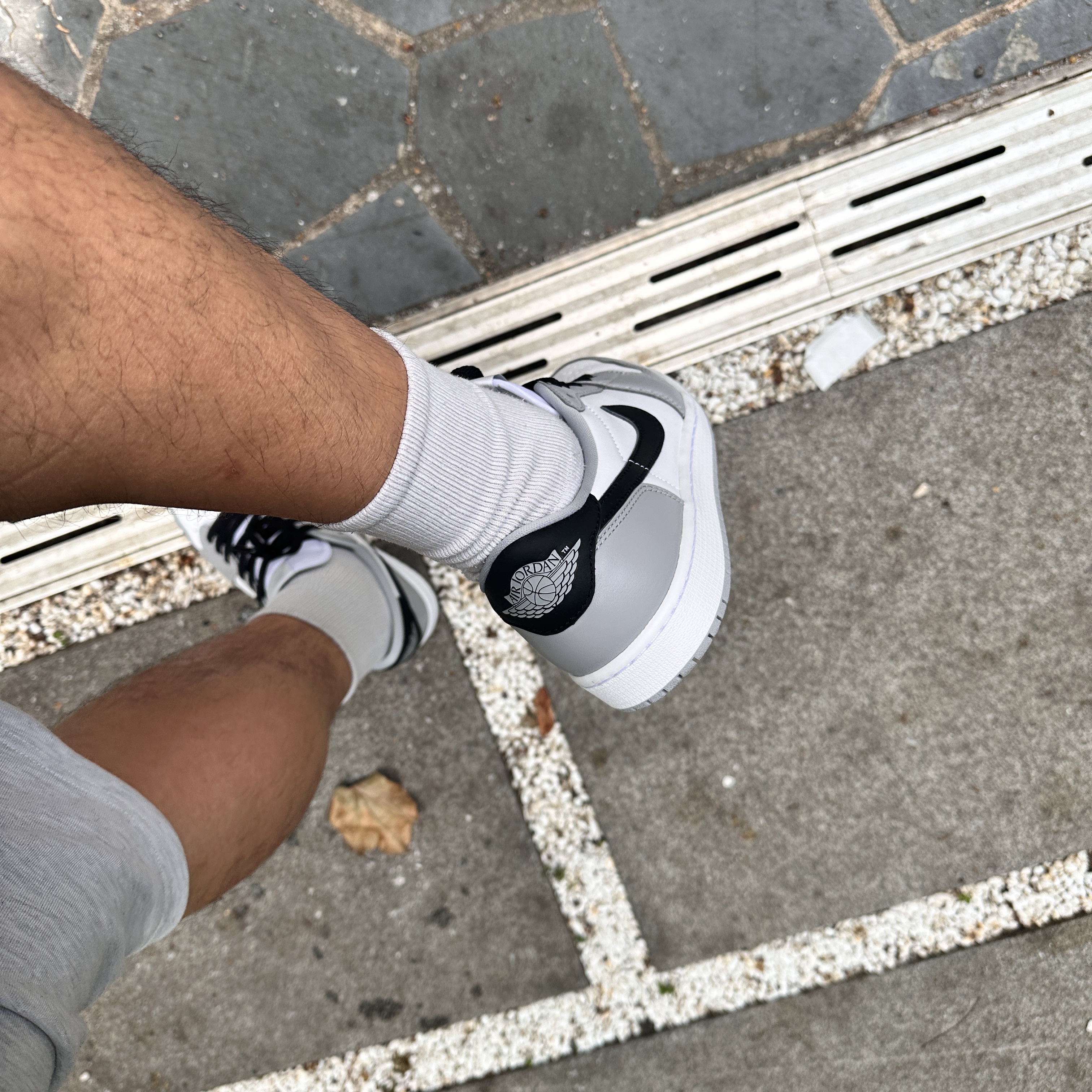 Jordan 1 Retro Low OG Wolf Grey and White 착용 스타일
