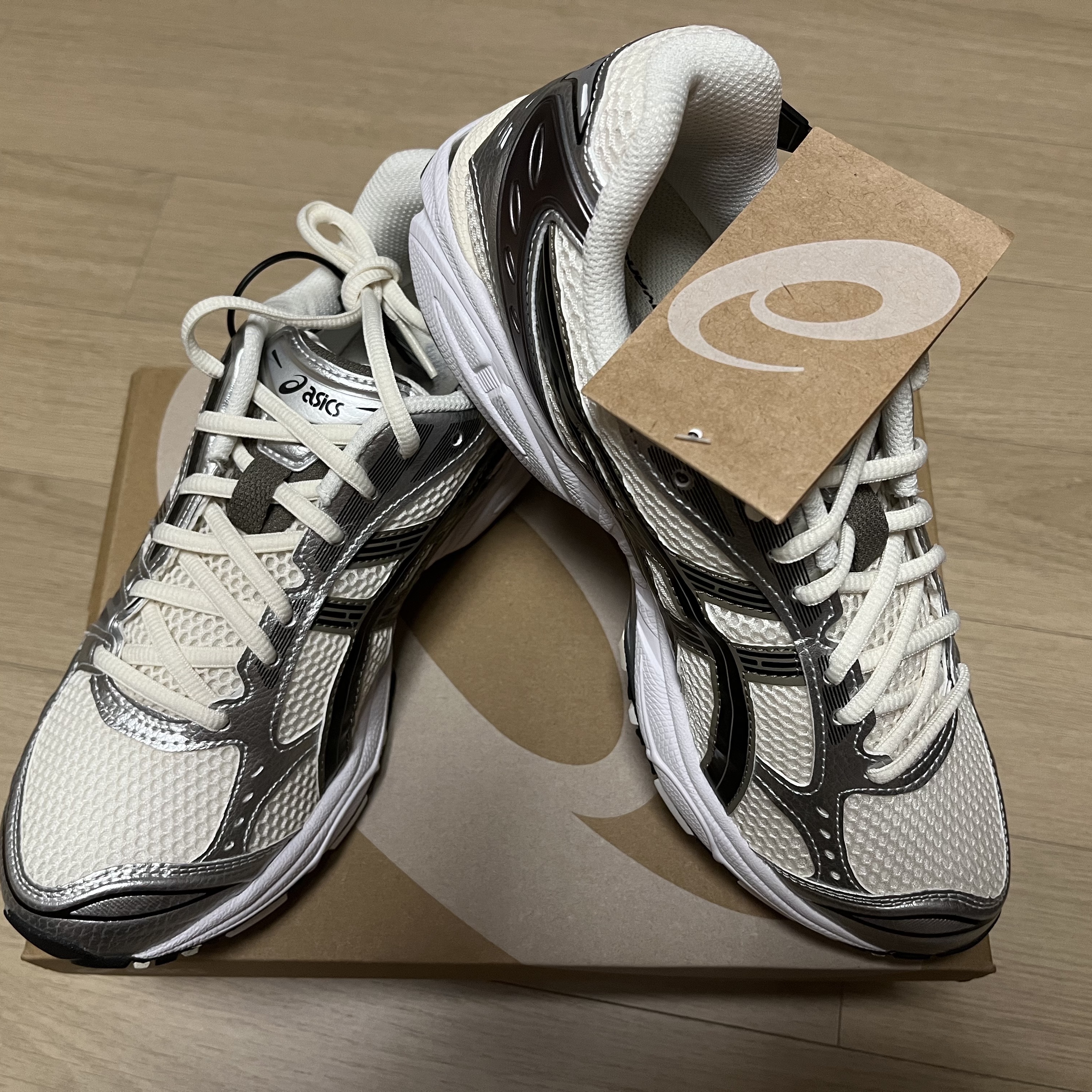 Asics Gel-Kayano 14 Cream Black 착용 스타일